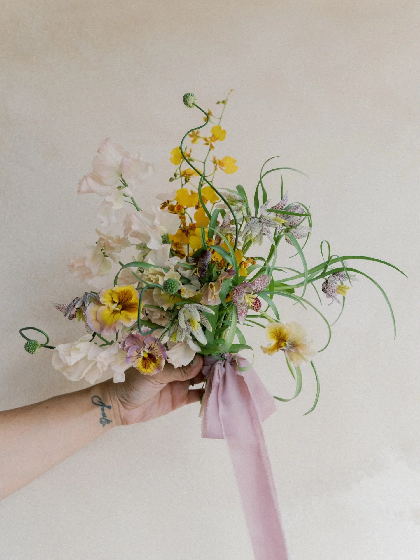 light &amp; airy 🍃🌼🧚&zwj;♂️

📷 | @rutheileenphoto
