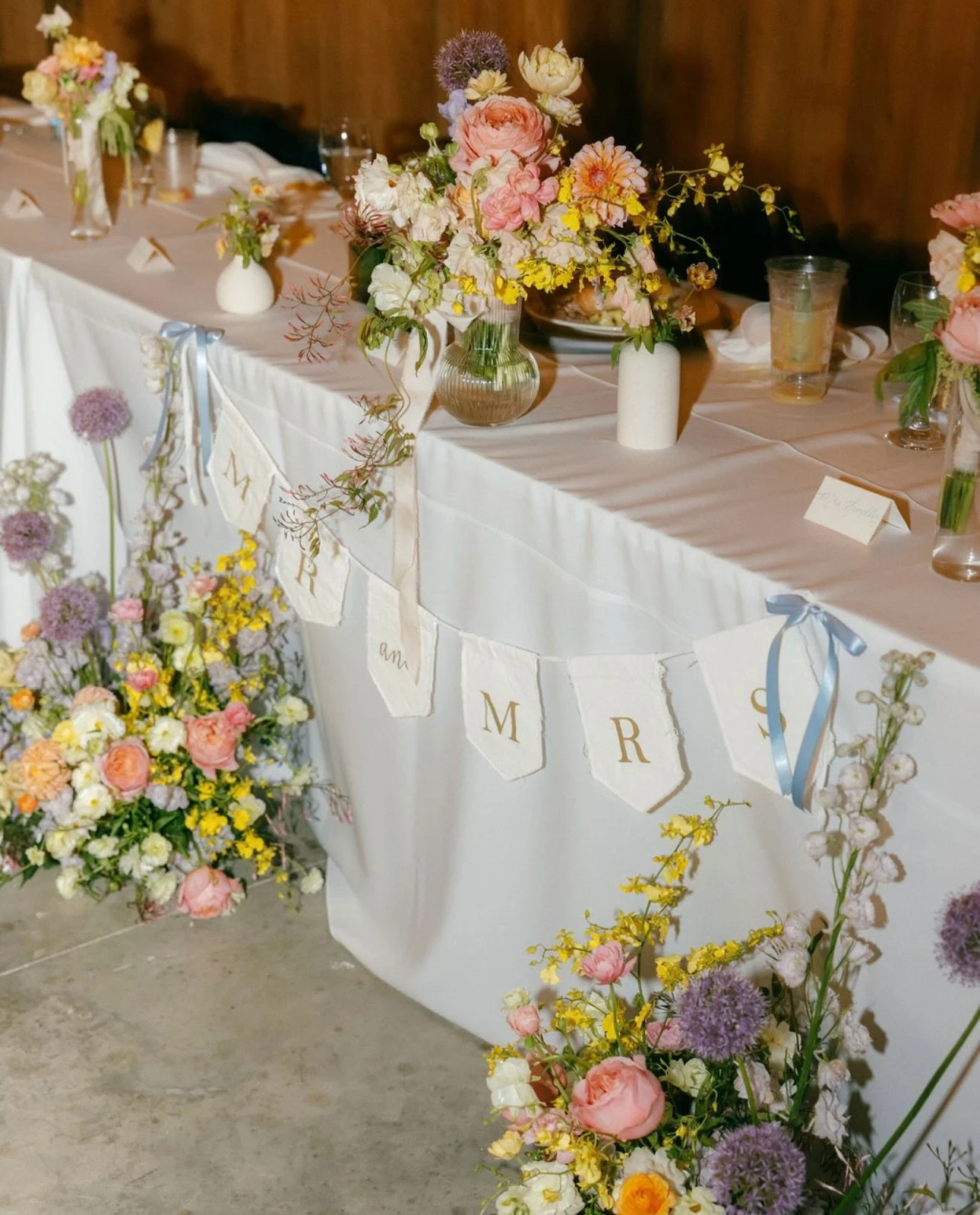 some gorgeous gems from J + E&rsquo;s day 🌼

photographer | @irisfocusphotography 
florals | @flwrfina 
hair | @hairbysabrinalynn 
makeup | @makeupbystephmoser