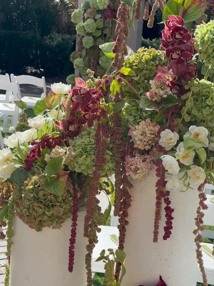 a whole bunch of goodness for | the Shanahans 🦢&hearts;️

florals | @flwrfina 
planner | @priscillaroseevents 
venue | @vinoywed + @vinoyresort 
photographer | @laurenkdowningphotography 
hmua | @glambox_artistry 
dj + entertainment | @graingertainm