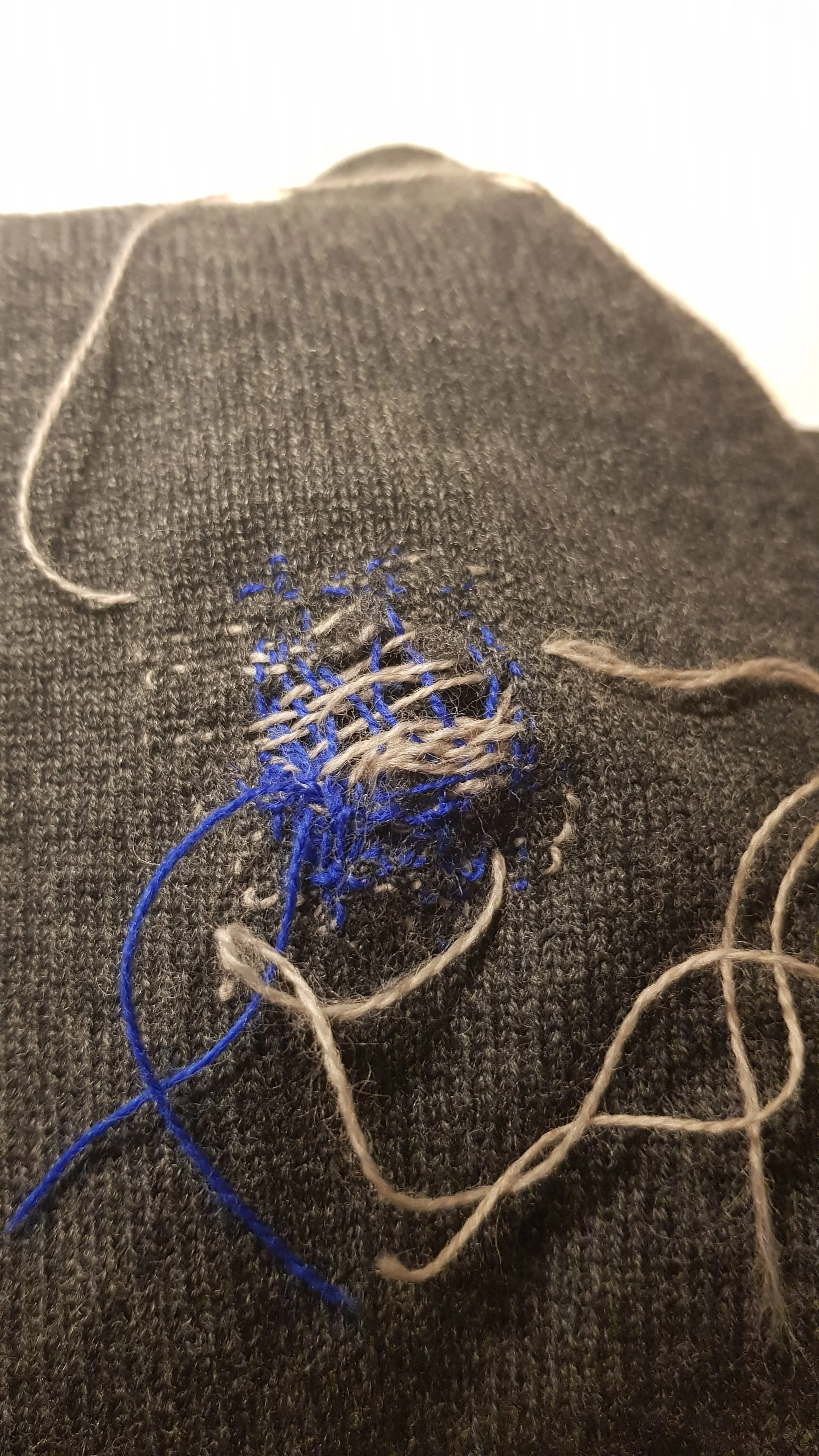 styles of mending a hole in woolen sweater