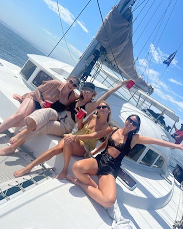 🫧One of the best gifts you can give another is your undivided attention and pure presence..along with a smile. 

Still in awe from a beautiful weekend with beautiful people and delicious yummy food. Happy Birthday Chelle!!! 💫🤍