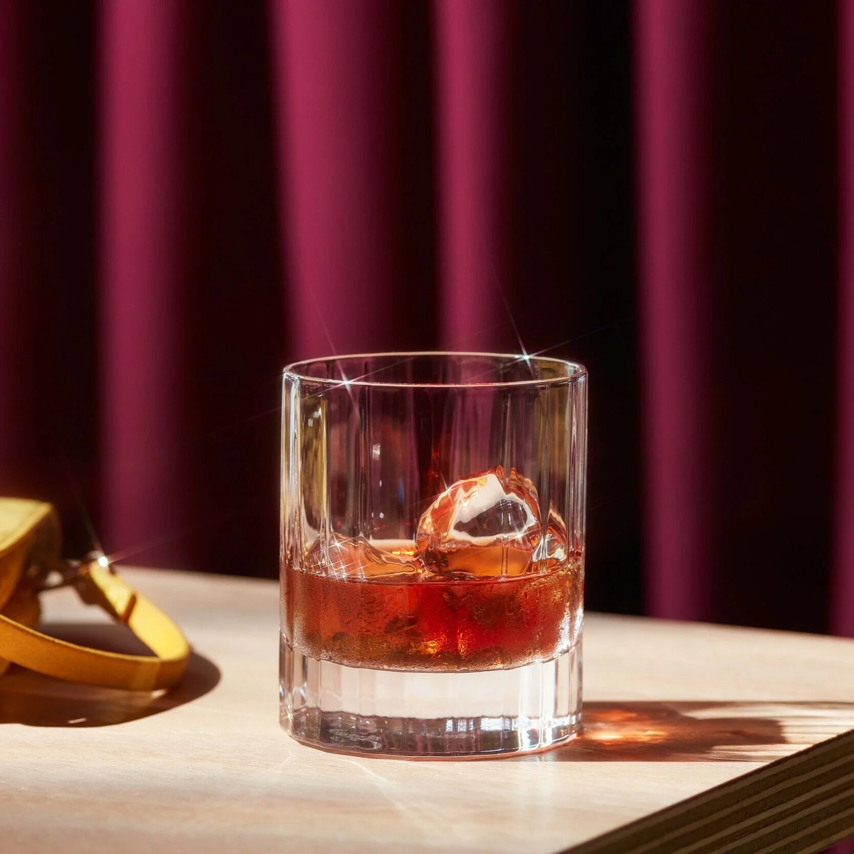 Ein Glas Scotch auf Eis