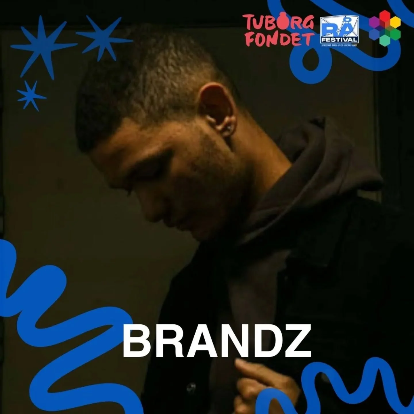 Han hedder BRANDZ og vil gerne komme og spille til R&aring; fordi han elsker at performe og gerne vil dele en pisse god oplevelse med folk der elsker musik liges&aring; meget som han g&oslash;r.

Han spiller p&aring; musikteatret Albertslund 
Husk at