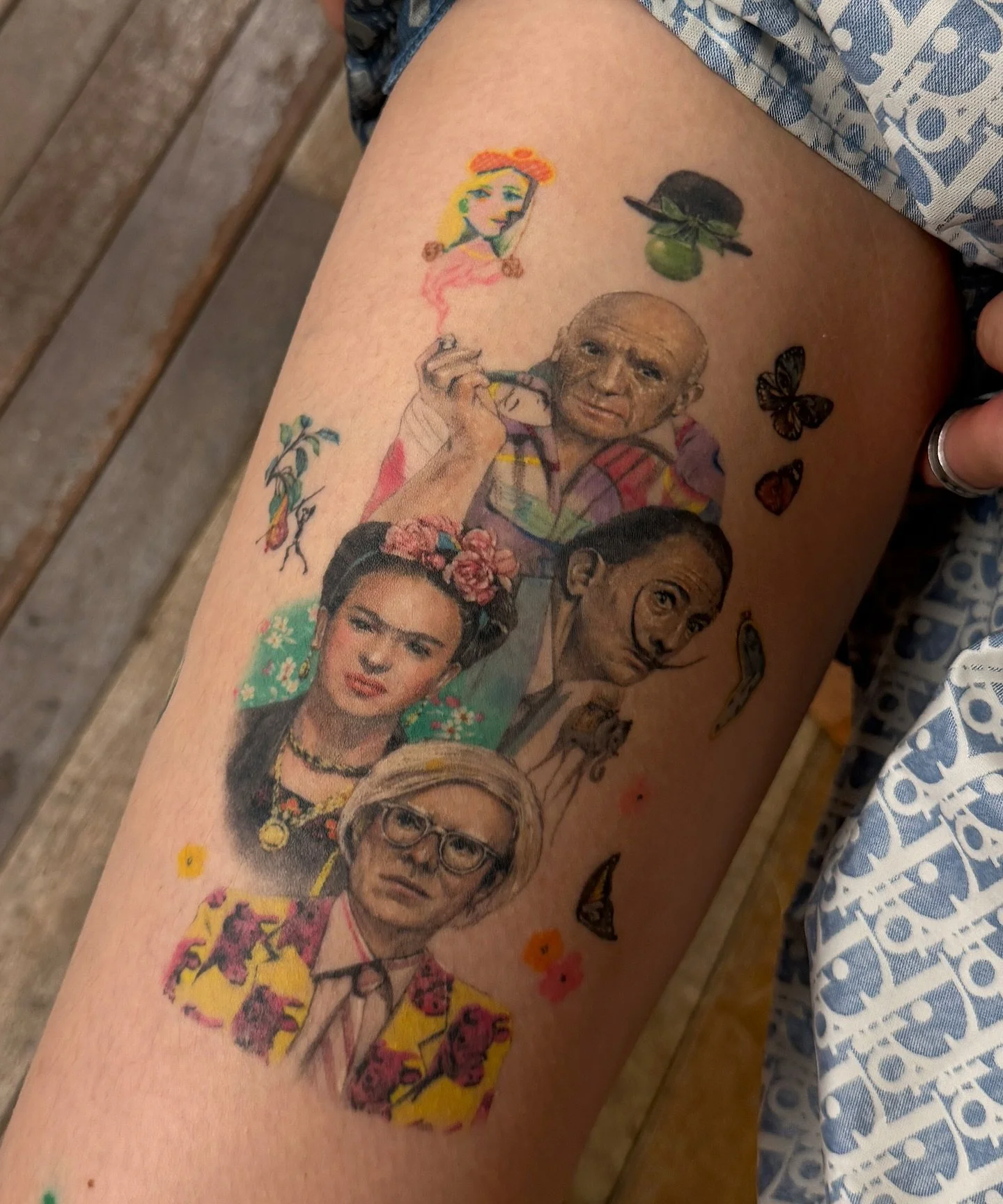 One of my most loved pieces🫶🏻added little by little over the years. It’s been about 3 years and 8 months to 4 years now, and the details still look stunning 🖤🥹🎨 
.
.
.
#healedtattoo #artisttattoo #picasso #fridakahlo #vangogh #dali #renema