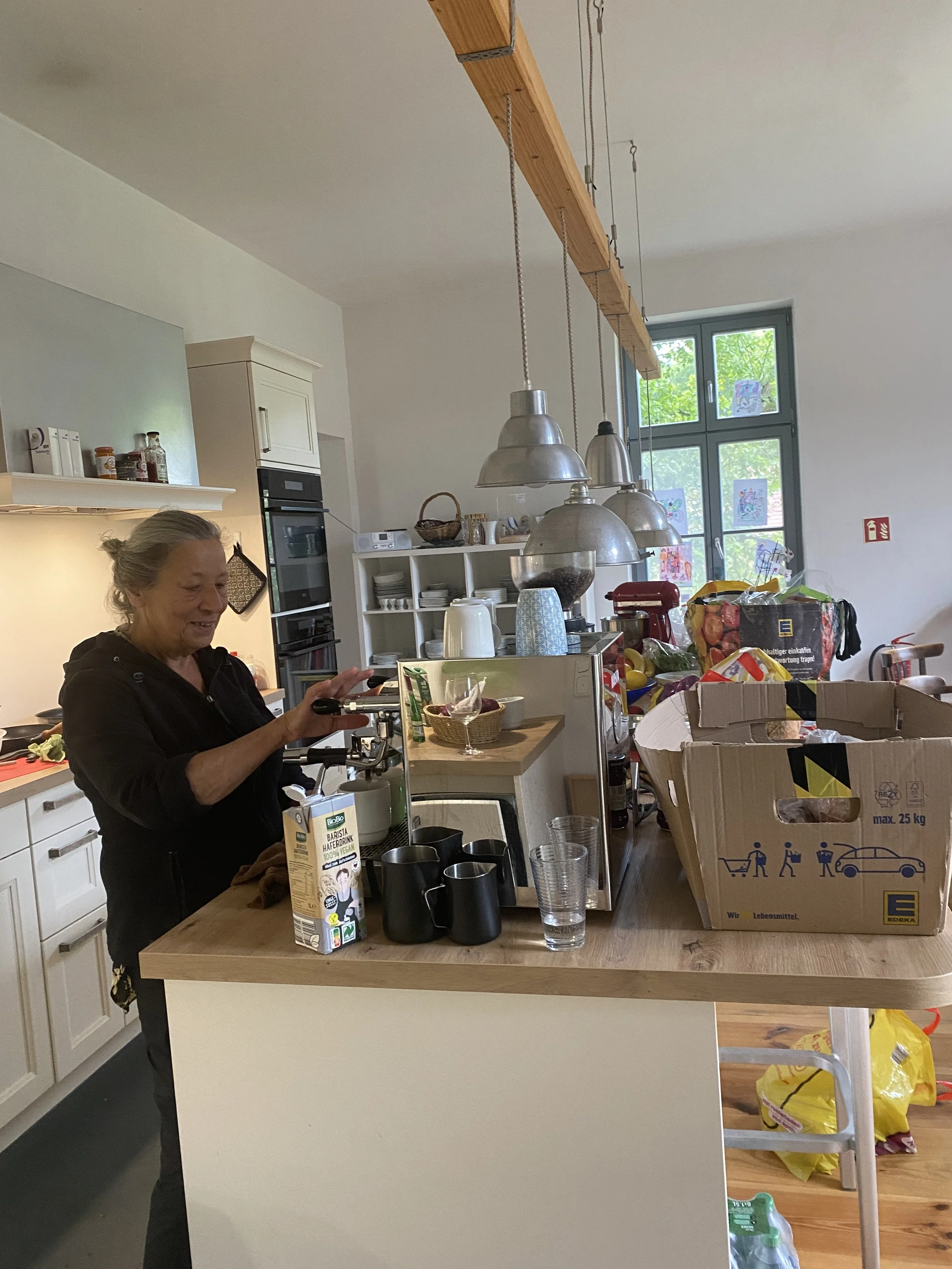 Küche mit Brunhild.JPG