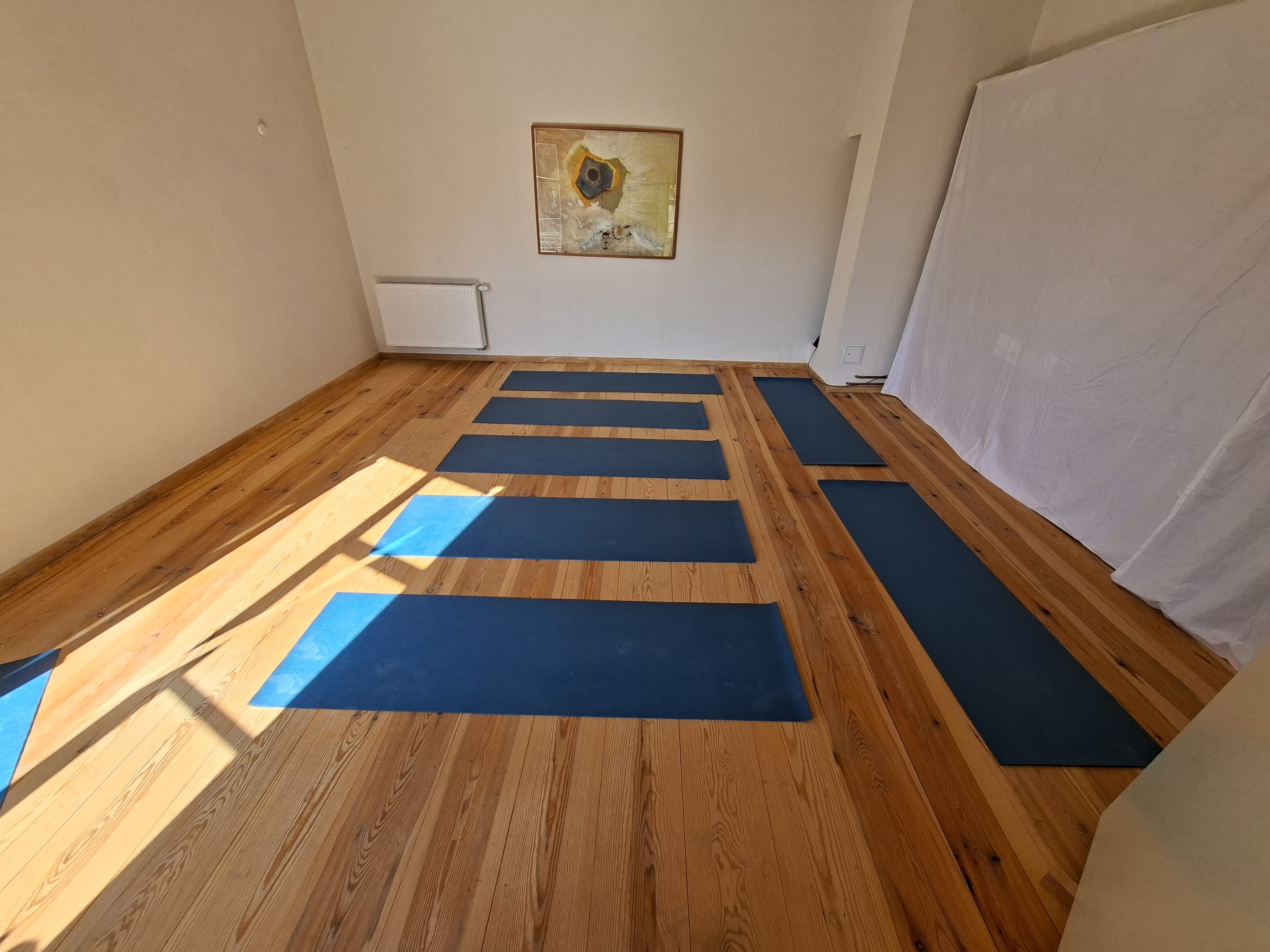Wohnraum für Yoga vorbereitet.jpg