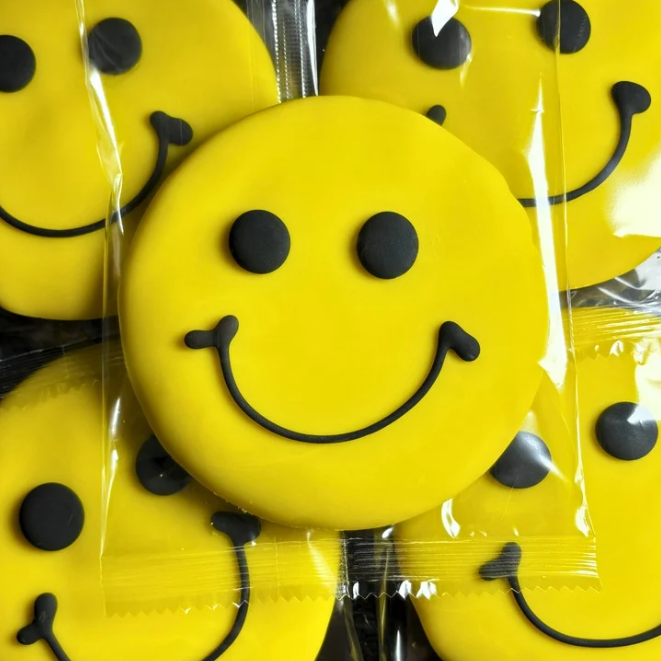 smiley face cookie.png