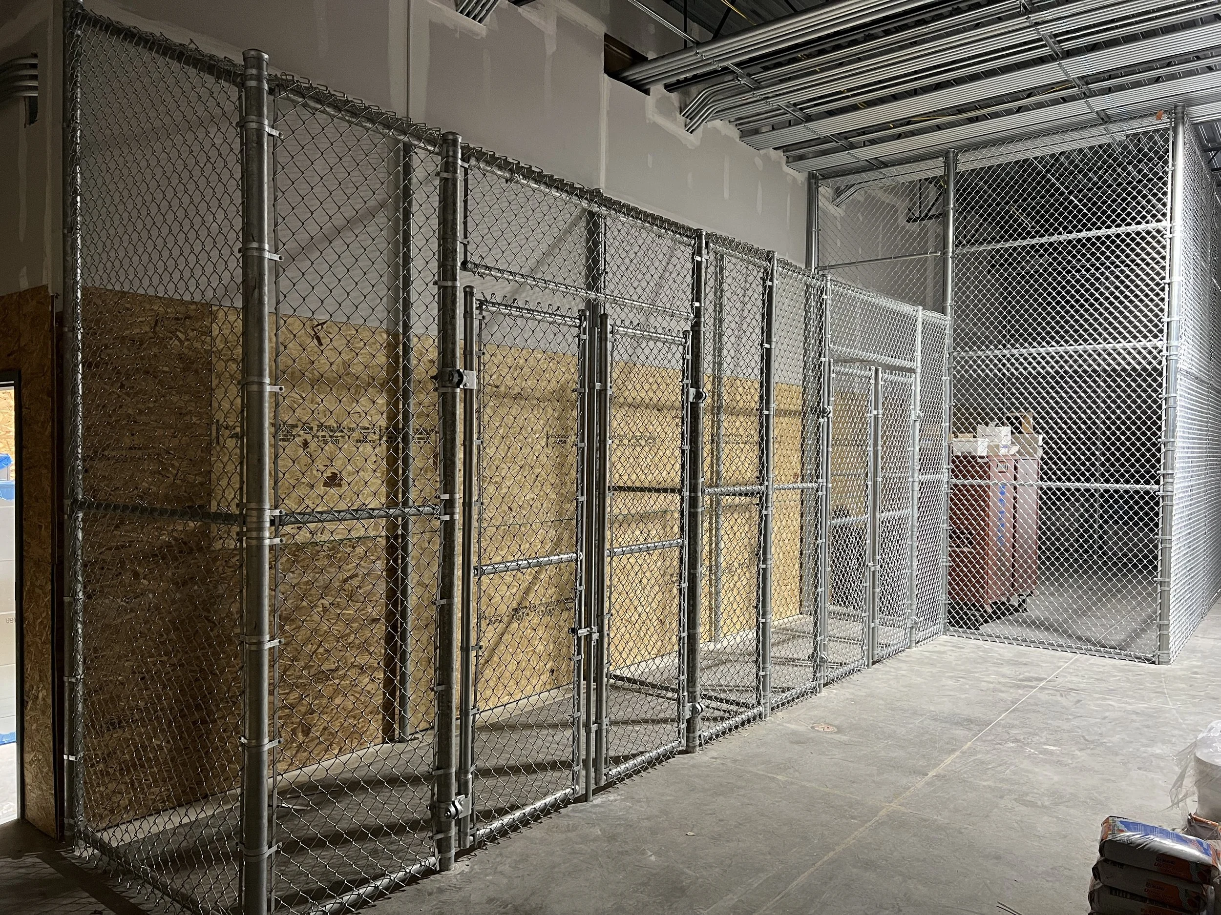 Chain Link Cage with Chain Link Fence Roof