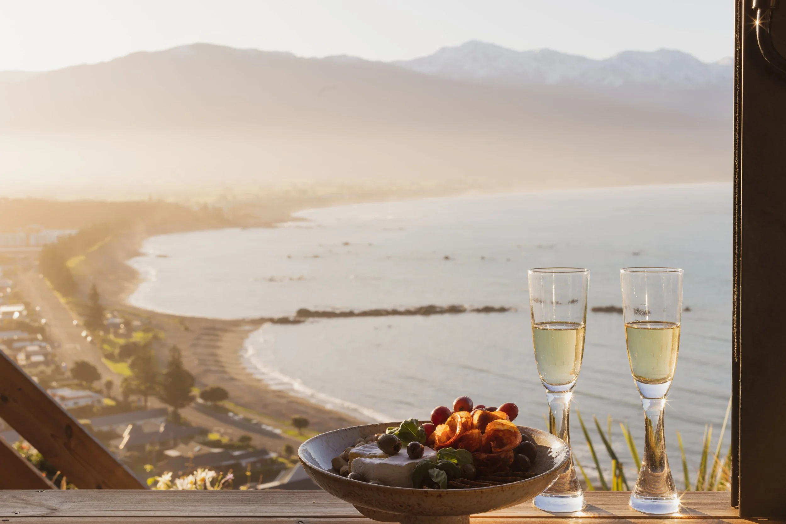 Clifftop Cabins - Breakfast Bar.JPG