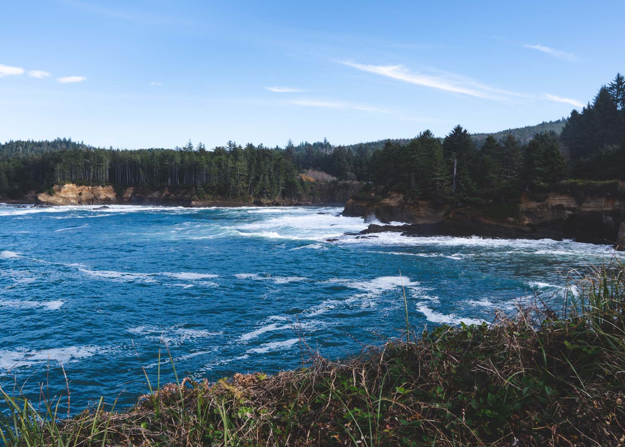 Ocean waves in Boiler Bay (Oregon)