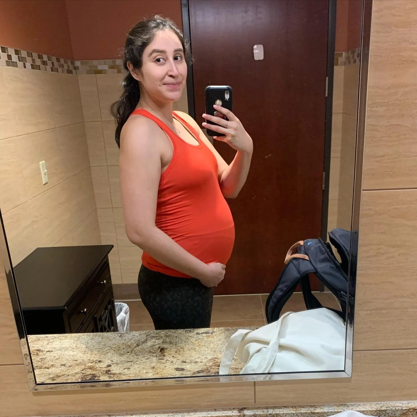 Hola! 

It&rsquo;s been awhile since I&rsquo;ve been on here. Baby is growing, still kicking my butt, and hating when I do squats lol. 😅

There are days when I wonder if I&rsquo;ll be able to go back to my normal body and other days admiring my grow