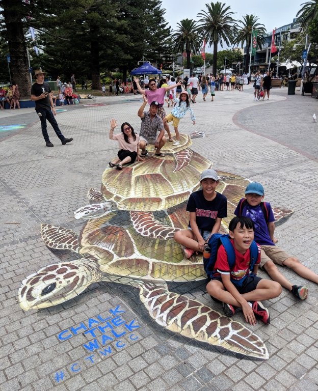 ctwcc-3d-chalk-art-turtle-posing-family-2-zest-events-international.jpeg
