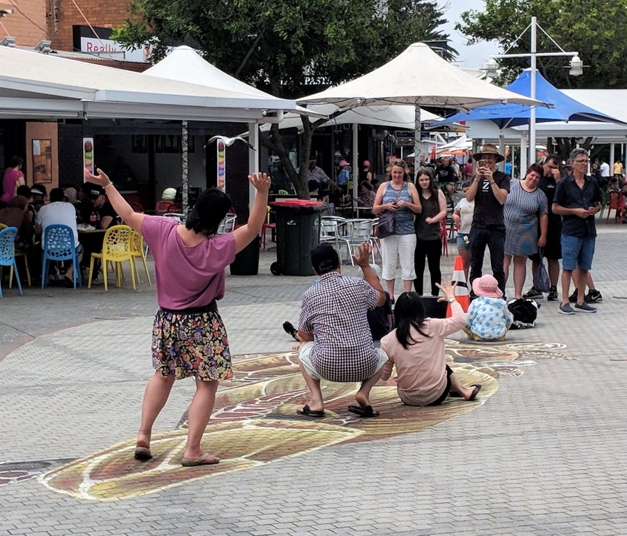 ctwcc-3d-chalk-art-turtle-posing-family-1.jpeg