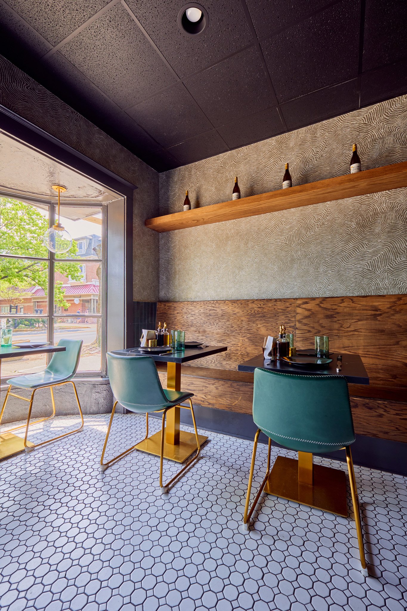 Photos of Pizza Pazza in Haddonfield, New Jersey, designed by Benita Cooper Design, interior designer and architect serving Greater Philadelphia