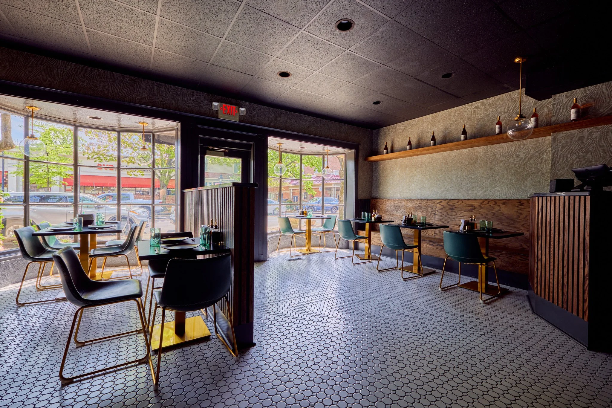 Photos of Pizza Pazza in Haddonfield, New Jersey, designed by Benita Cooper Design, interior designer and architect serving Greater Philadelphia