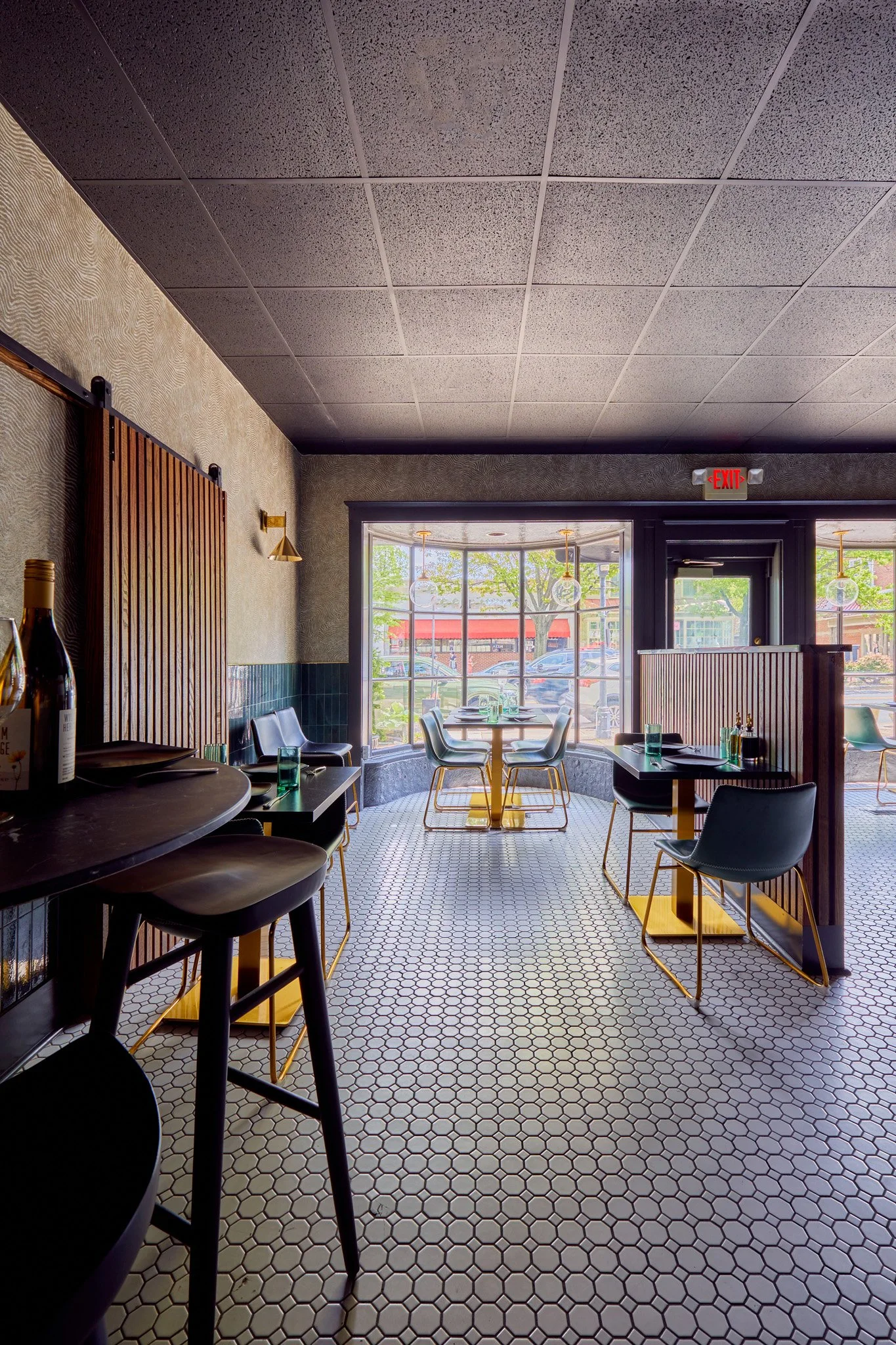 Photos of Pizza Pazza in Haddonfield, New Jersey, designed by Benita Cooper Design, interior designer and architect serving Greater Philadelphia