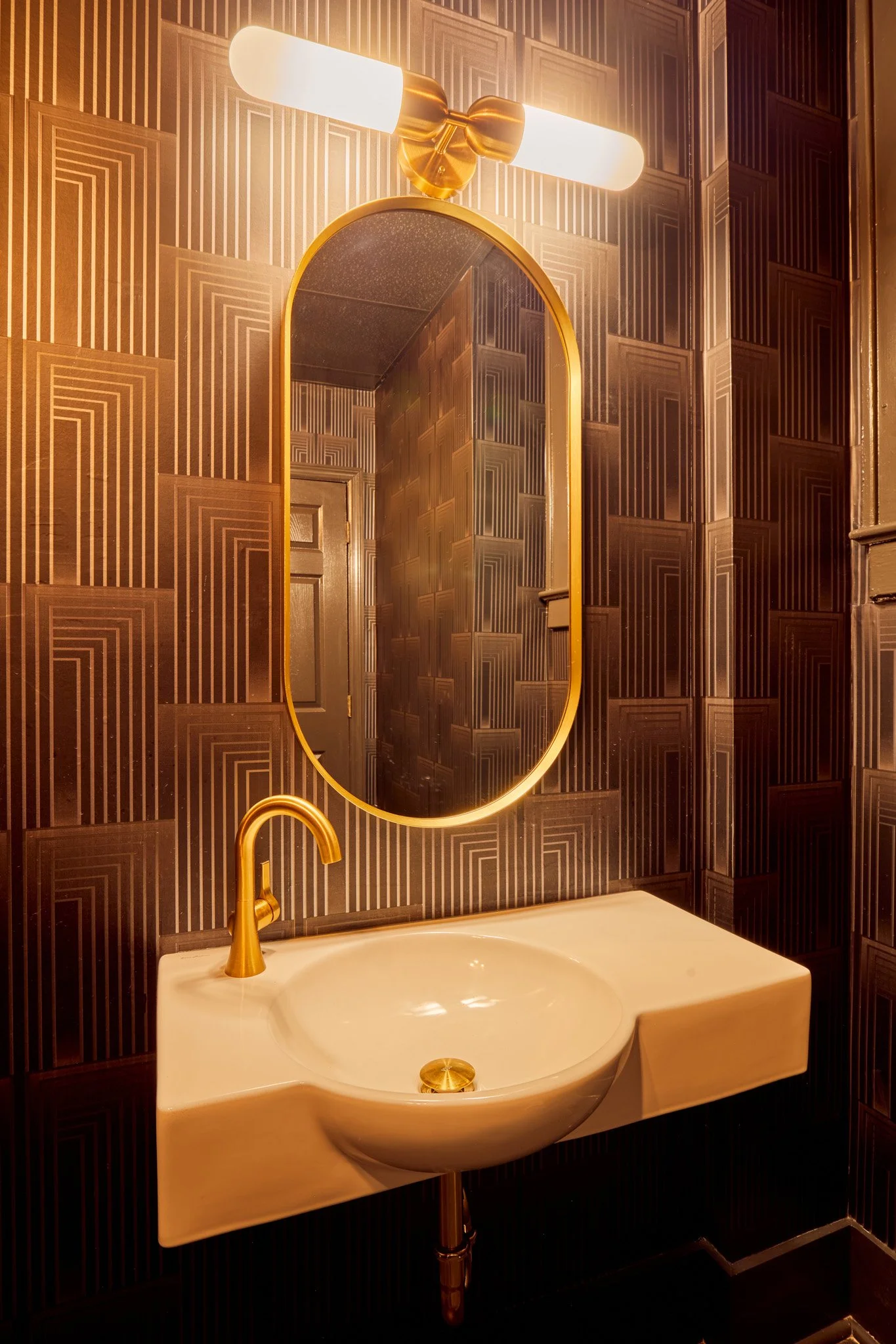 Photos of Pizza Pazza in Haddonfield, New Jersey, designed by Benita Cooper Design, interior designer and architect serving Greater Philadelphia