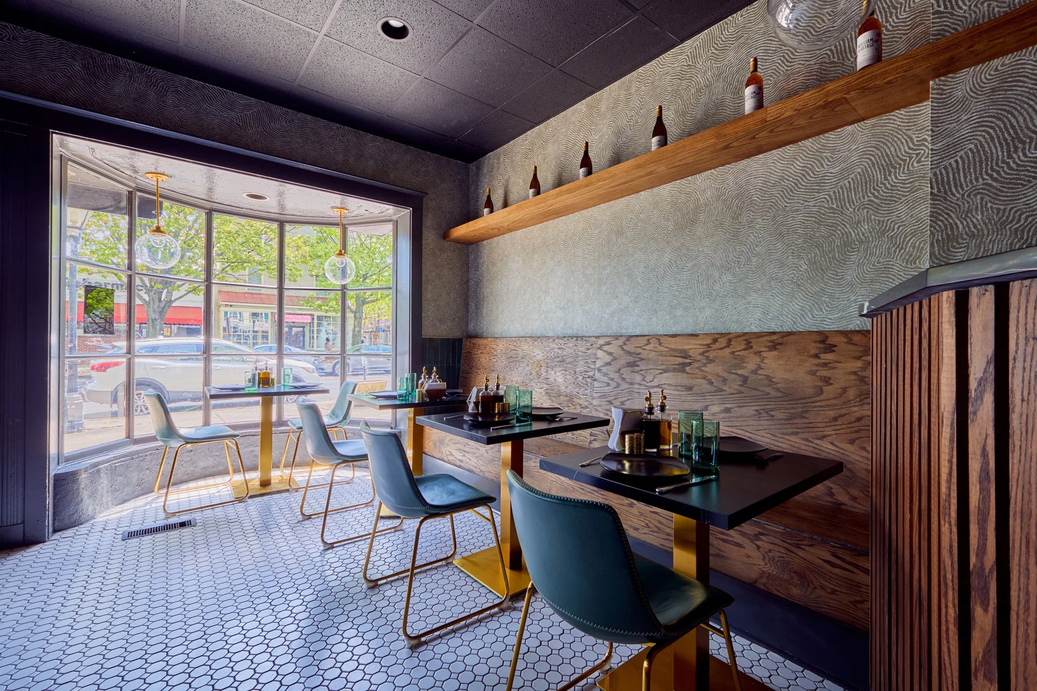 Photos of Pizza Pazza in Haddonfield, New Jersey, designed by Benita Cooper Design, interior designer and architect serving Greater Philadelphia