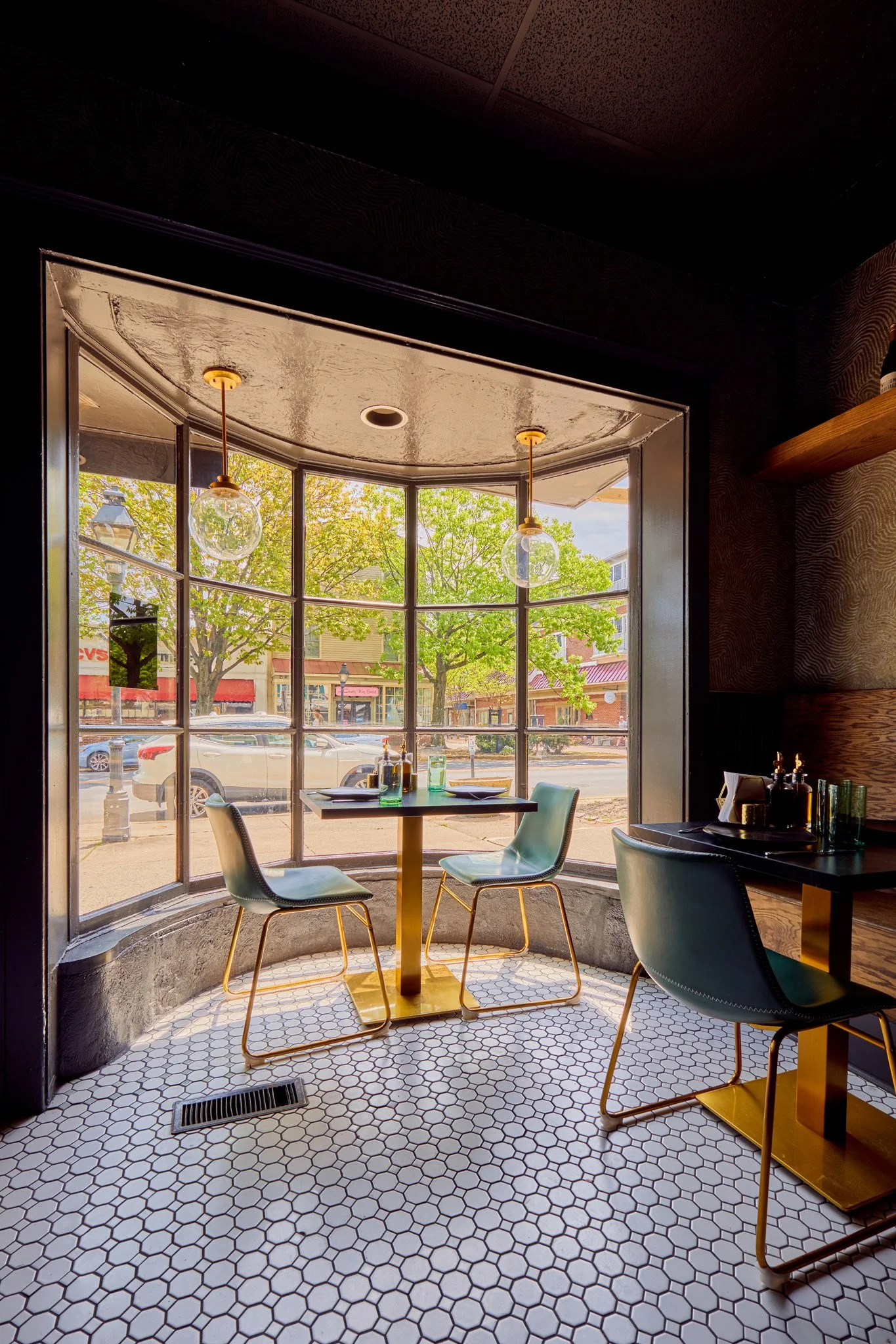 Photos of Pizza Pazza in Haddonfield, New Jersey, designed by Benita Cooper Design, interior designer and architect serving Greater Philadelphia