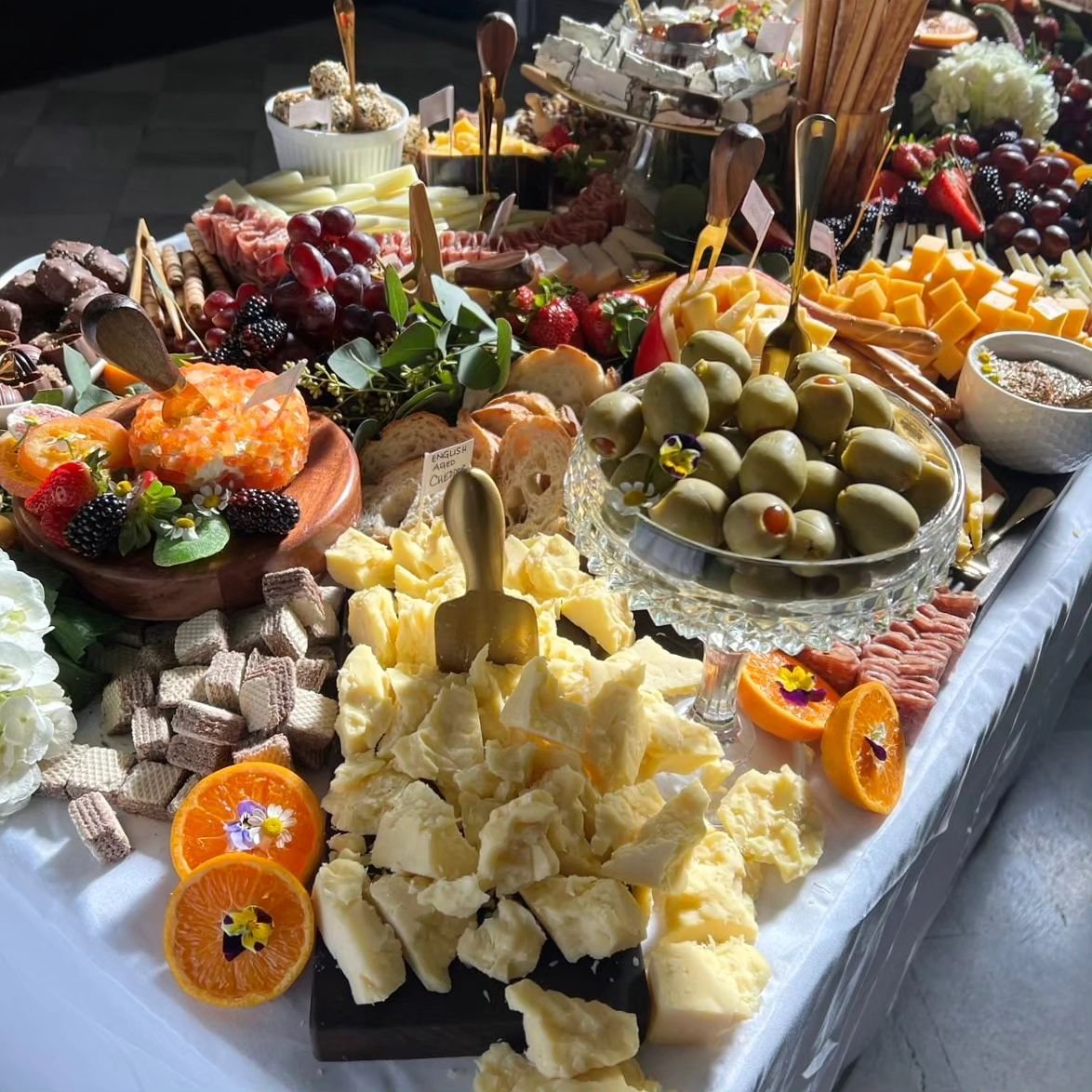 Grazing still life.

#gatheringfeast #grazing #grazigntable #cheeswboard #cheeseboard #charcuterieboard #charcuterie #catered #catering #womanownedbusiness #smallbusiness #foodstyling #foodstagram #cheese #cheddar #olives #delice