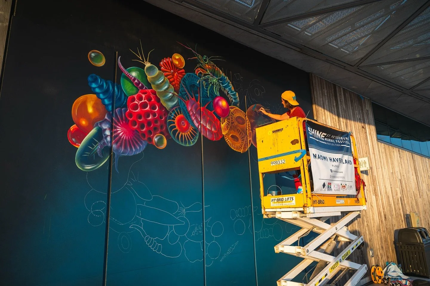 If you haven’t visited the Pier recently, you’re missing out on the incredible progress of the new mural-in-the-making! π¨ In partnership with @shineonstpete, @stpetefl, and artist @naomihaverland, this mural brings plankton—Earth&r