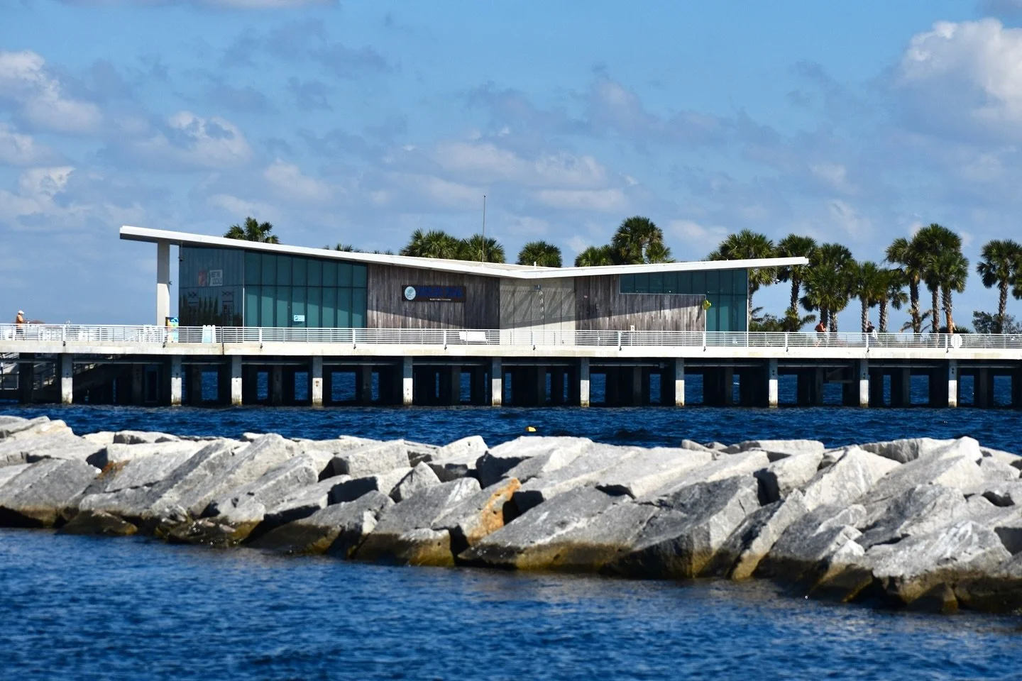 π’ Updated Hours for Tomorrow, November 26th: The Discovery Center will open at 2:30 PM to give our amazing team the chance to gather to celebrate the Thanksgiving season! π¦
Join us in the afternoon for our 3 PM estuary fish feeding frenzy and take