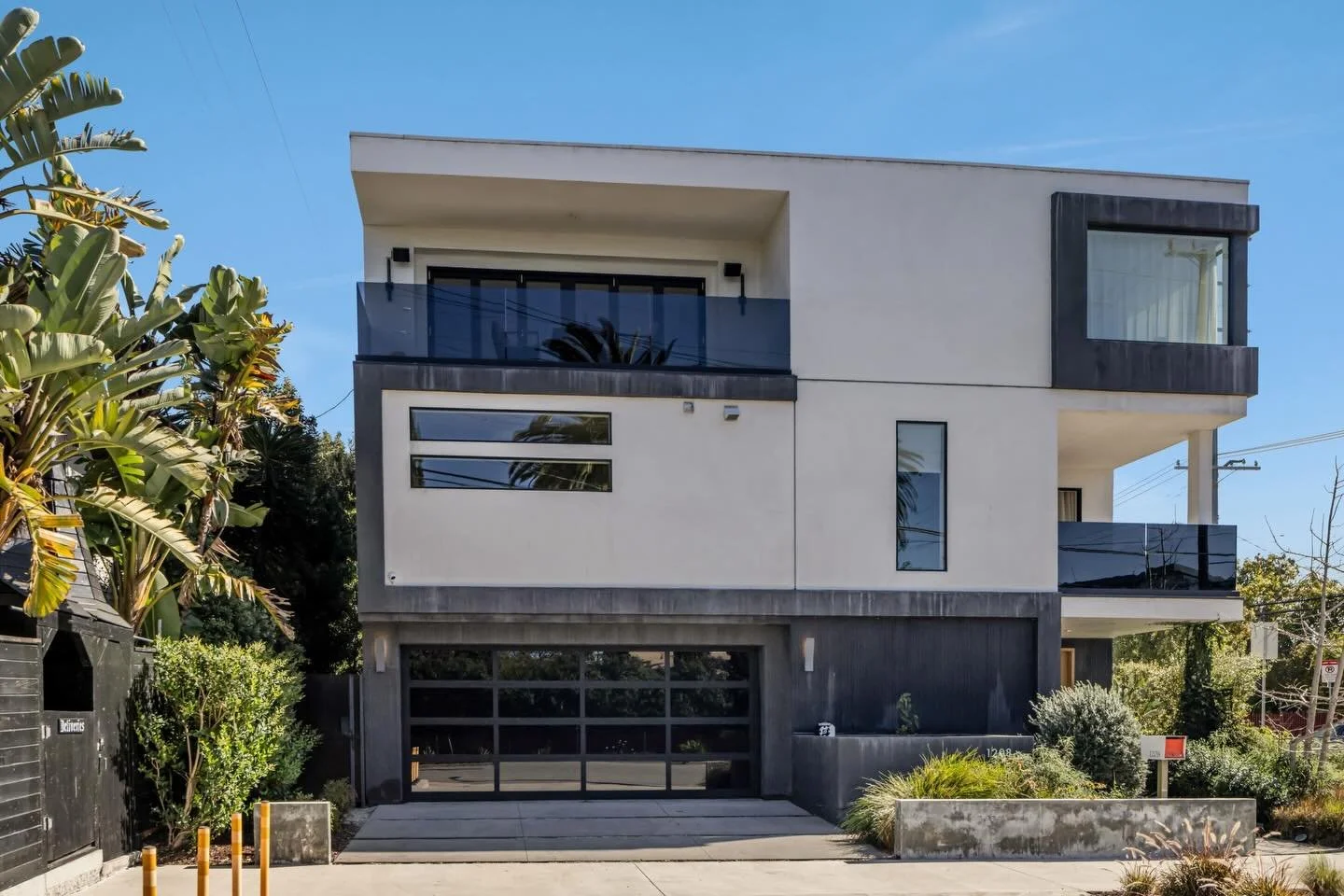I drive past this one most days. It&rsquo;s right on the corner so light pours in on all three floors and there&rsquo;s a garage big enough for a gym or surfboards and bikes and also cars. There are 4 bedrooms and 5 bathrooms and all these special li