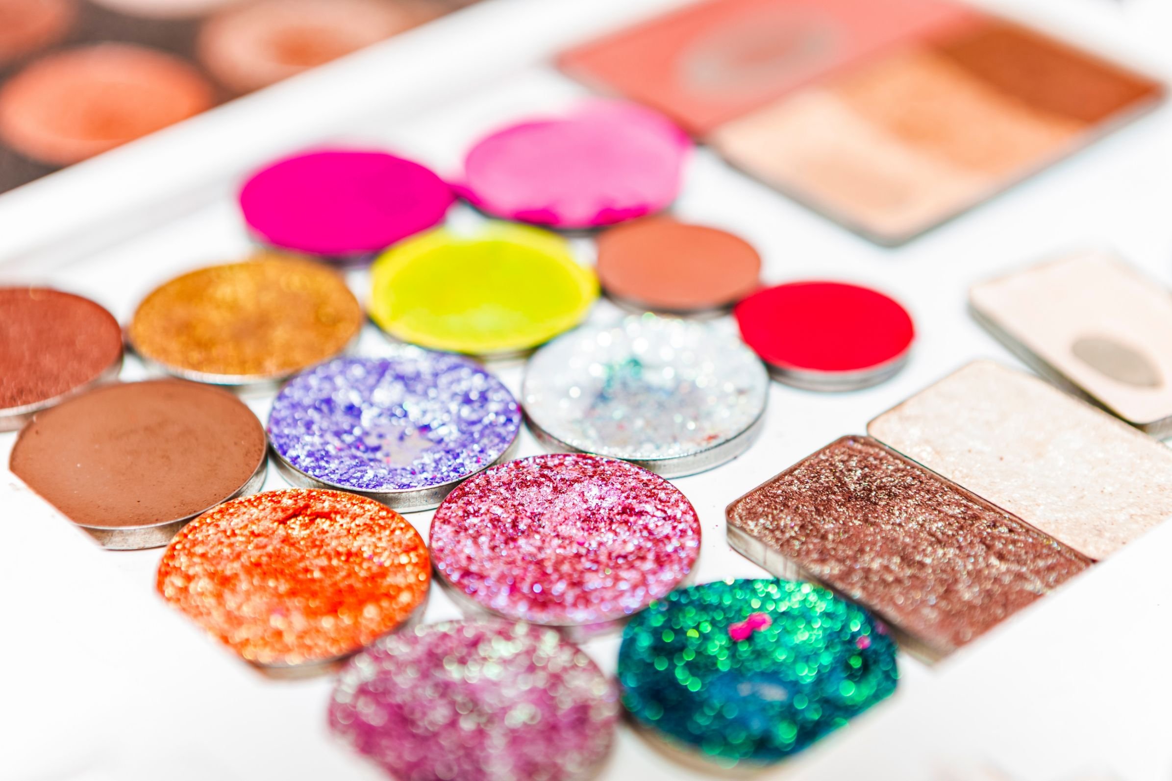 How do you store Depotted eyeshadow?, What does it mean to Depot makeup?, TinyProKit