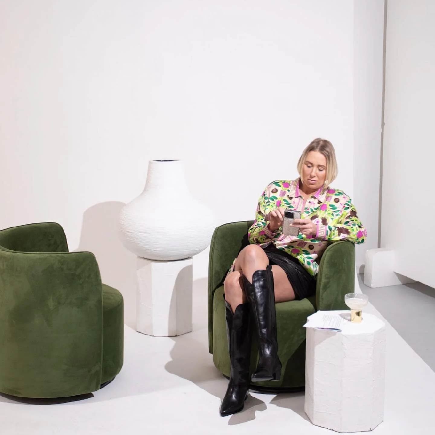 Hi Queens 
There are so many new queens it&rsquo;s time for the new queens joining for me to re intro myself 
My names Amber 
Married to Tdog , been with him for almost 2 decades 
Yep wild 
3 kids , 3 dogs , a turtle 
We live in Lancelin on acreage &