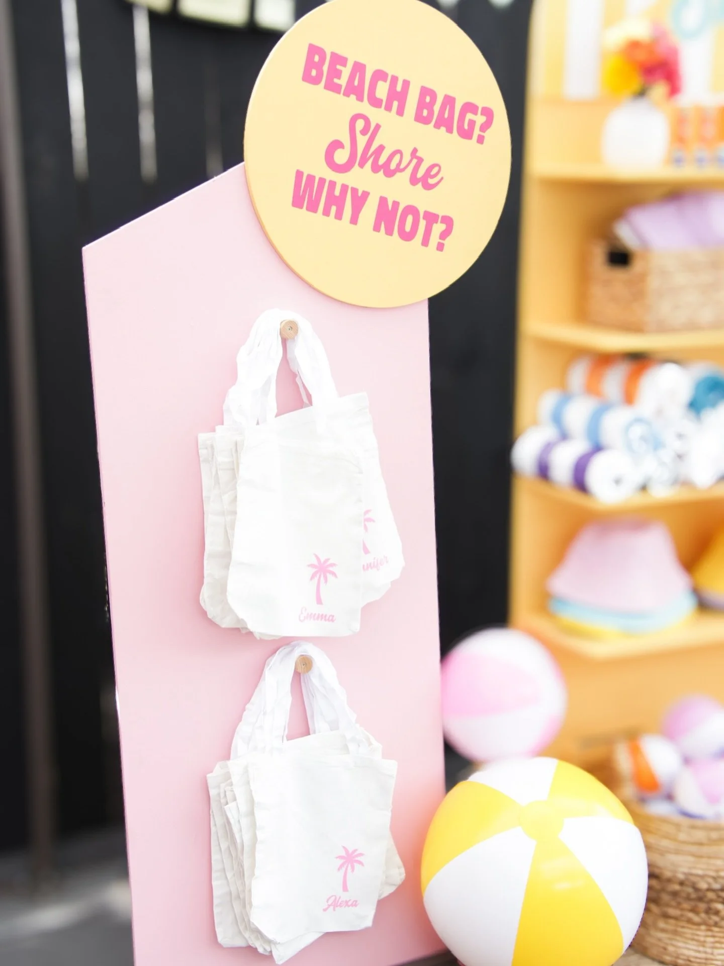 Personalized swag to take a piece of paradise home with you 🌴🎀
.
.
#miamievents #decor #follow #trending  #like #party #eventdecor #partyplanning #explore #summer #summerparty