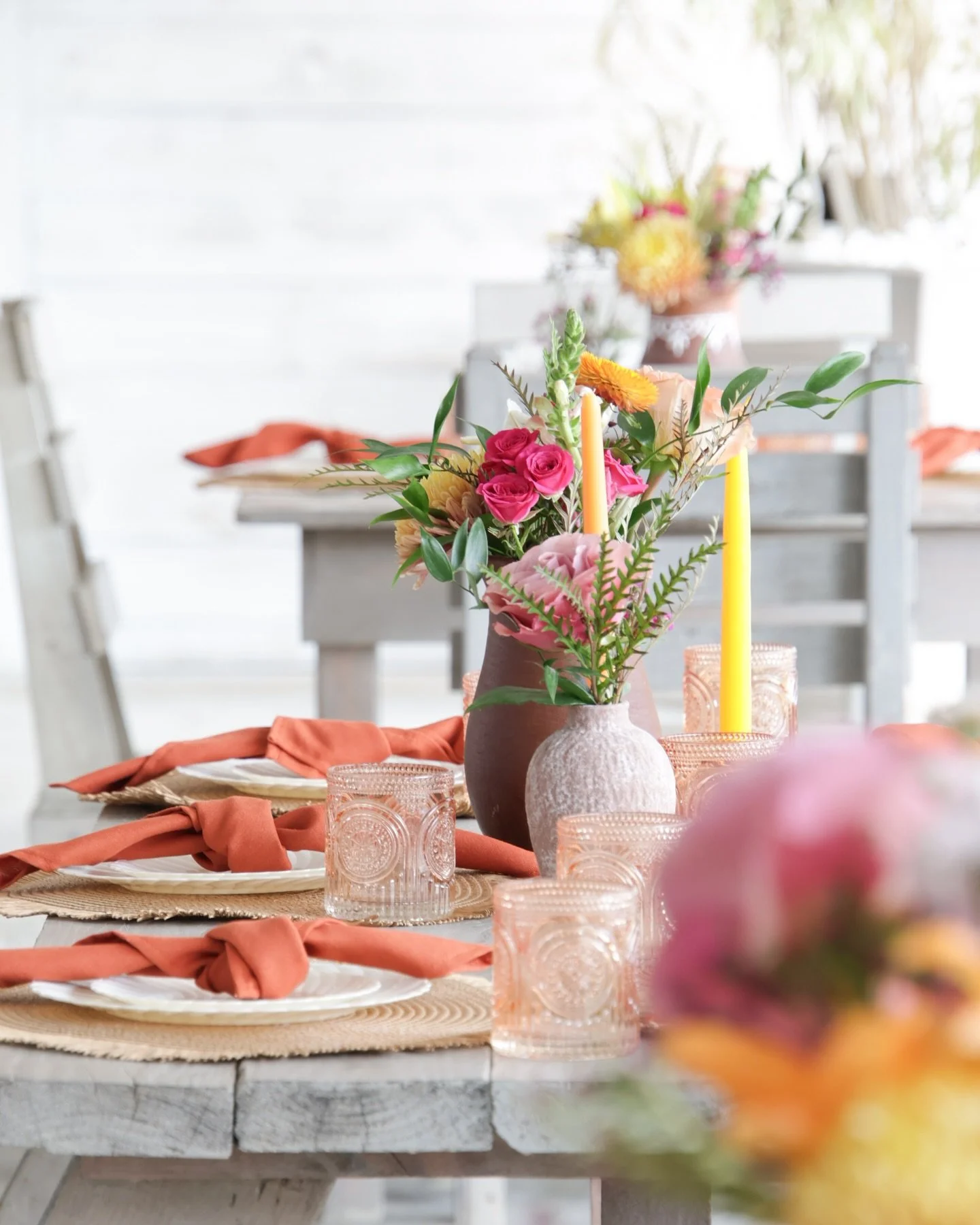 Rustic Beauty;  A stunning table setup with warm terracotta tones &amp; vibrant florals 🌼🌵💐
.
.
#miamievents #decor #follow #trending  #like #party #eventdecor #partyplanning #explore #babyshower #postoftheday #babyshower 
#cielitolindo