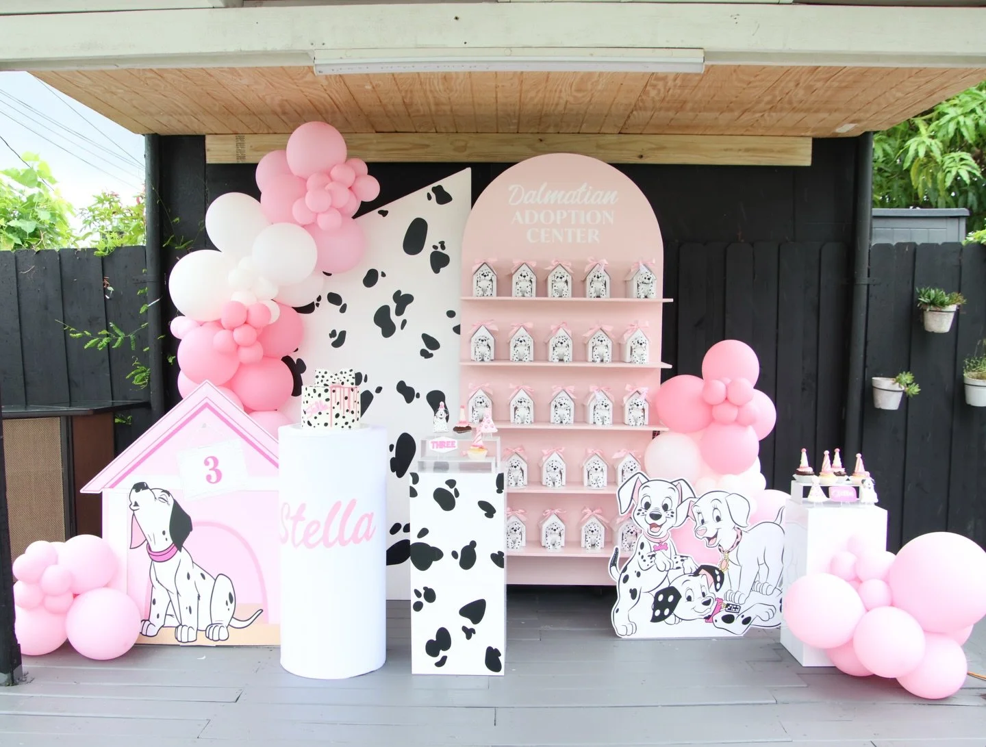 Spots &amp; sass &amp; birthday goals! Turning THREE with a whole lotta paw-sonality 🐶💗🐾 
.
.
#miamievents #decor #follow #trending #thegoldconfetti