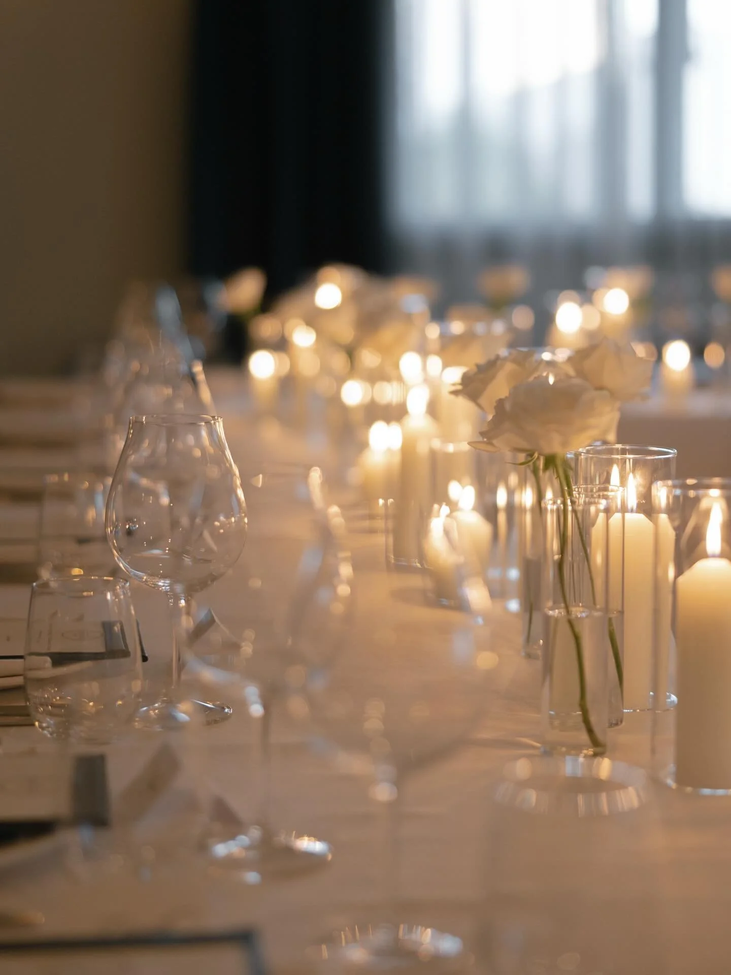 An evening dressed in white.
Intimate. Intentional. Iconic. 🕯️💍 

Photos by: @valetography 
.
.
#miamievents #decor #trending #thegoldconfetti #weddings