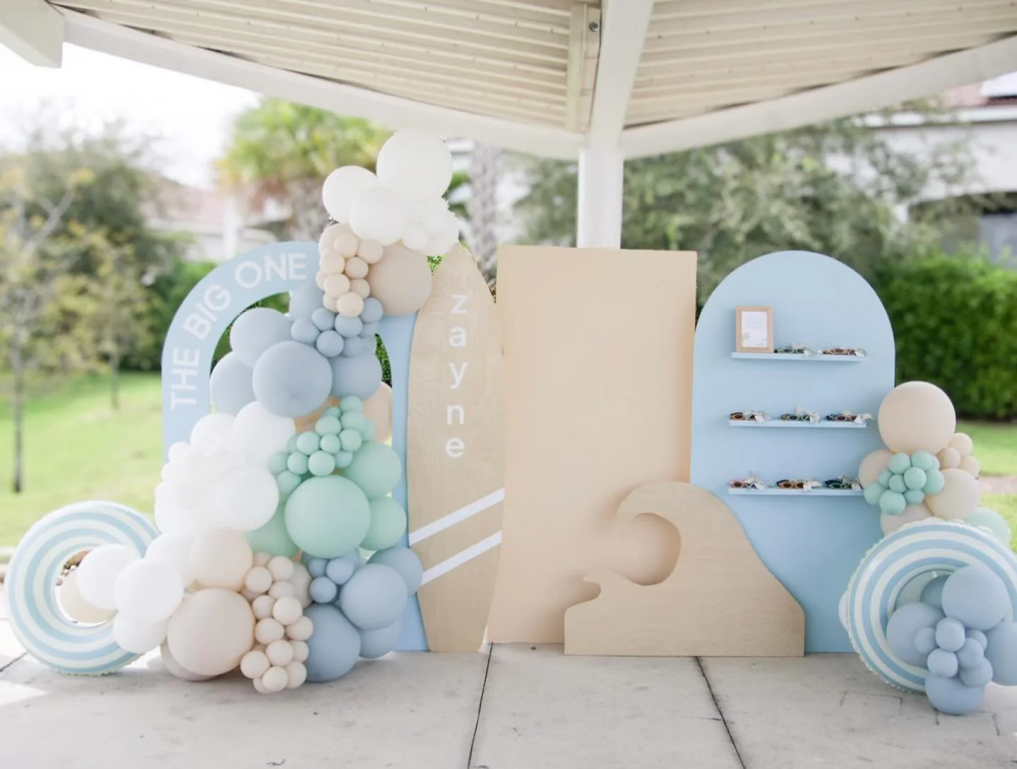 Catching waves for Zayne&rsquo;s BIG ONE 🌊 🩵
.
.
#miamievents #TheBigOne #SurfThemeParty #LuxuryKidsParty #thegoldconfetti