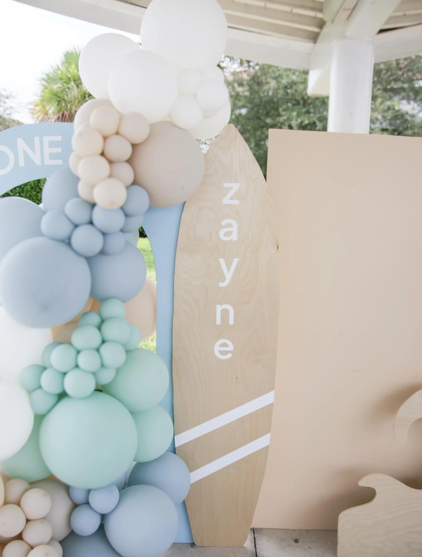 Catching waves for Zayne&rsquo;s BIG ONE 🌊 🩵
.
.
#miamievents #TheBigOne #SurfThemeParty #LuxuryKidsParty #thegoldconfetti