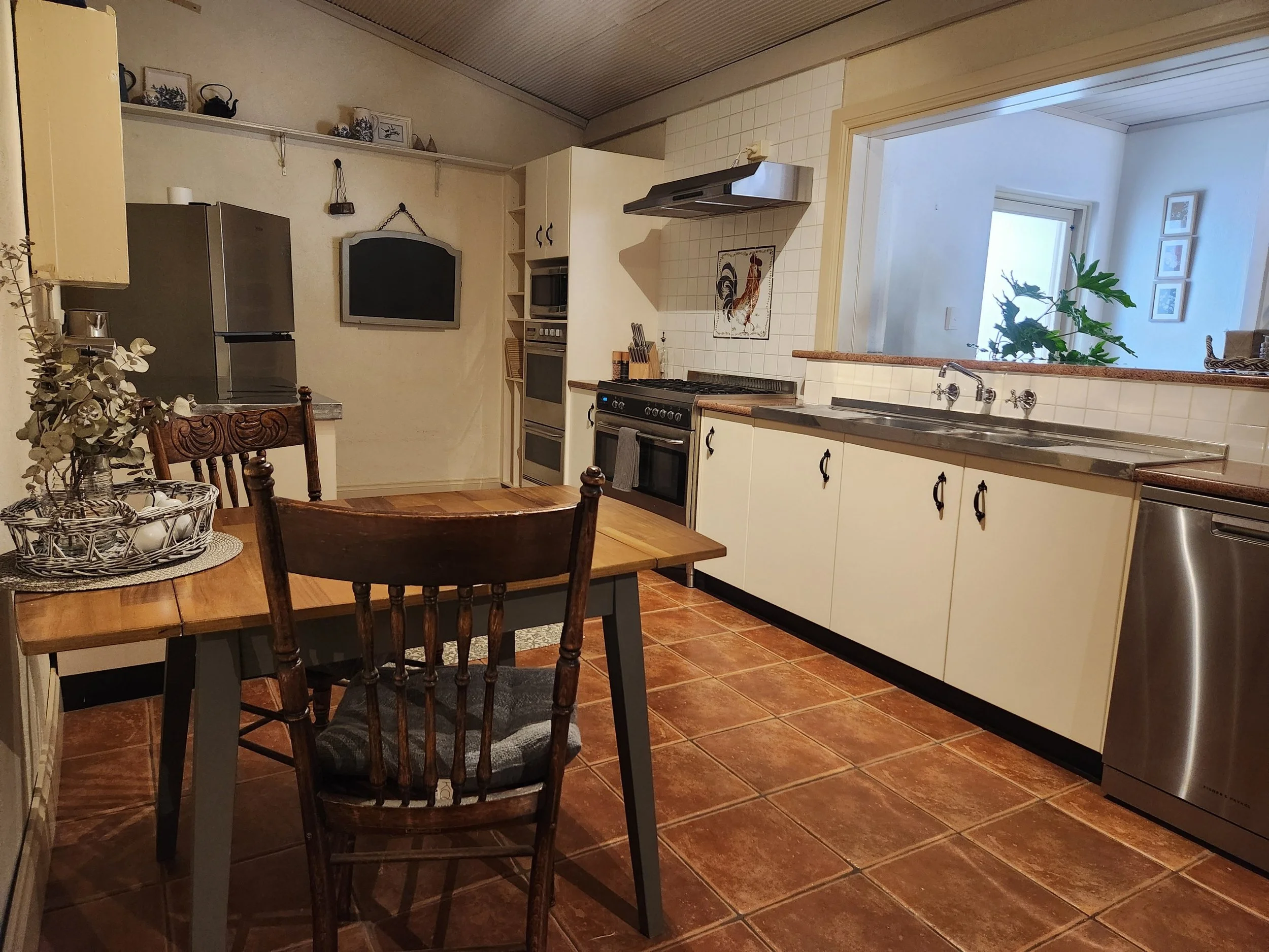 Kitchen Molly Cottage.jpg