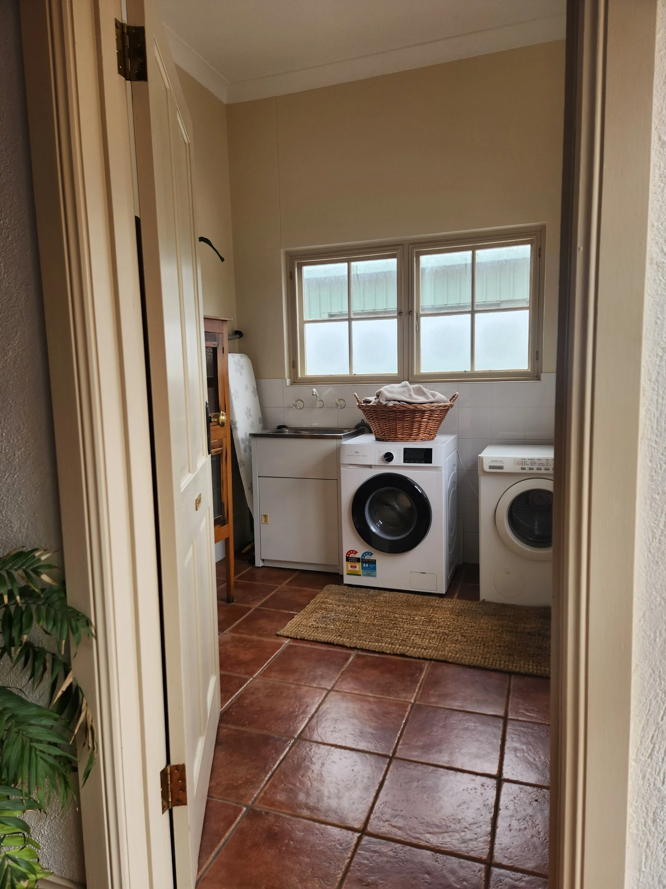 Laundry facilities Mollys Cottage.jpg