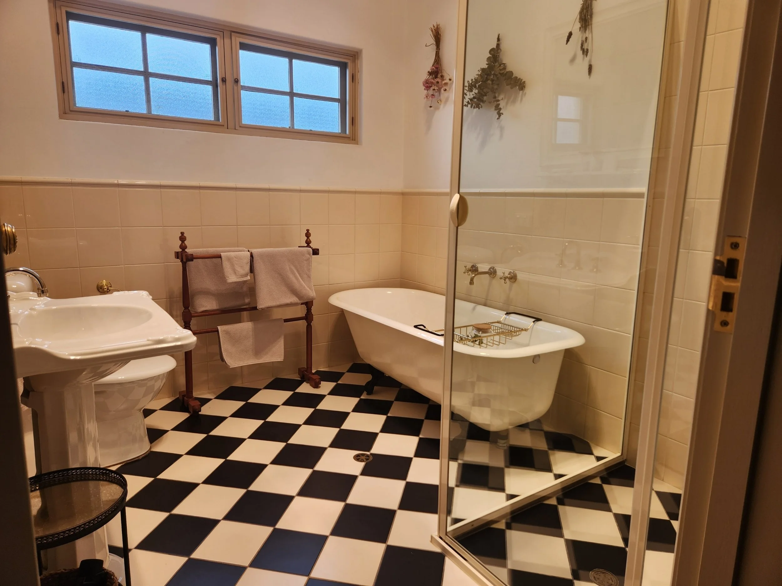 Romantic claw footed bathtub.jpg