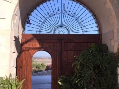 Danena-entrance-way-400x300.jpeg