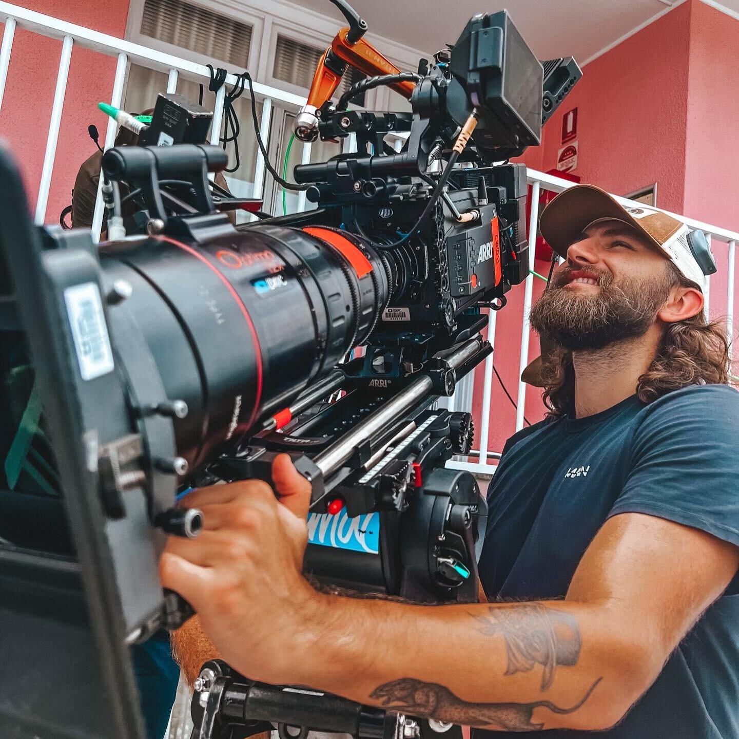 @jamesedwardsdp Camera Operating on a new TVC coming soon. 💃🕺🪩
.
.

#minilf #largecamera #arri #cameraoperator #dp #goldcoast #gym #camerabuild #cameragear #1stac #mini #zoomlens #cinemalenses