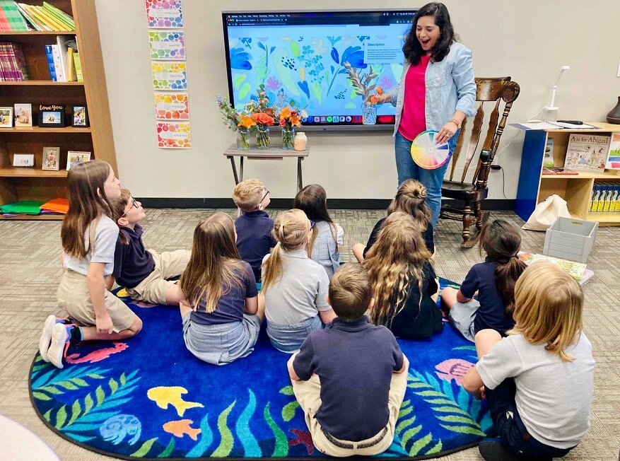 I had such a fun time teaching my daughters 2nd grade class about flowers! Thank you @adrienne__stone for the invite! 🌸🌎🍃
We talked about God/creation, the role of flowers/pollinators, floral design tools, + much more. We also made a boutonni&egra