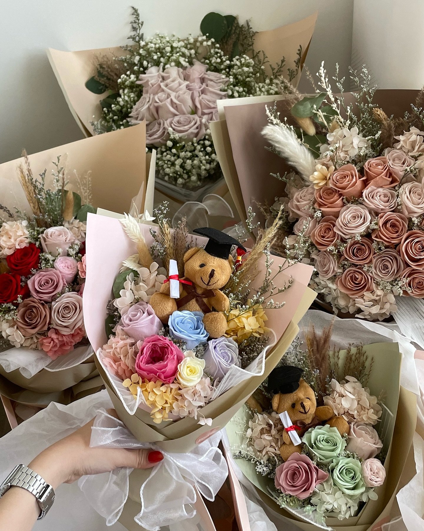 🎓✨ Graduation season is here! ✨🎓

Celebrate your loved ones&rsquo; big milestone with our Graduation Bear Bouquets 🧸💐
A perfect mix of flowers with a cute little bear holding a scroll &mdash; the sweetest way to say &ldquo;Congrats, you did it!&r