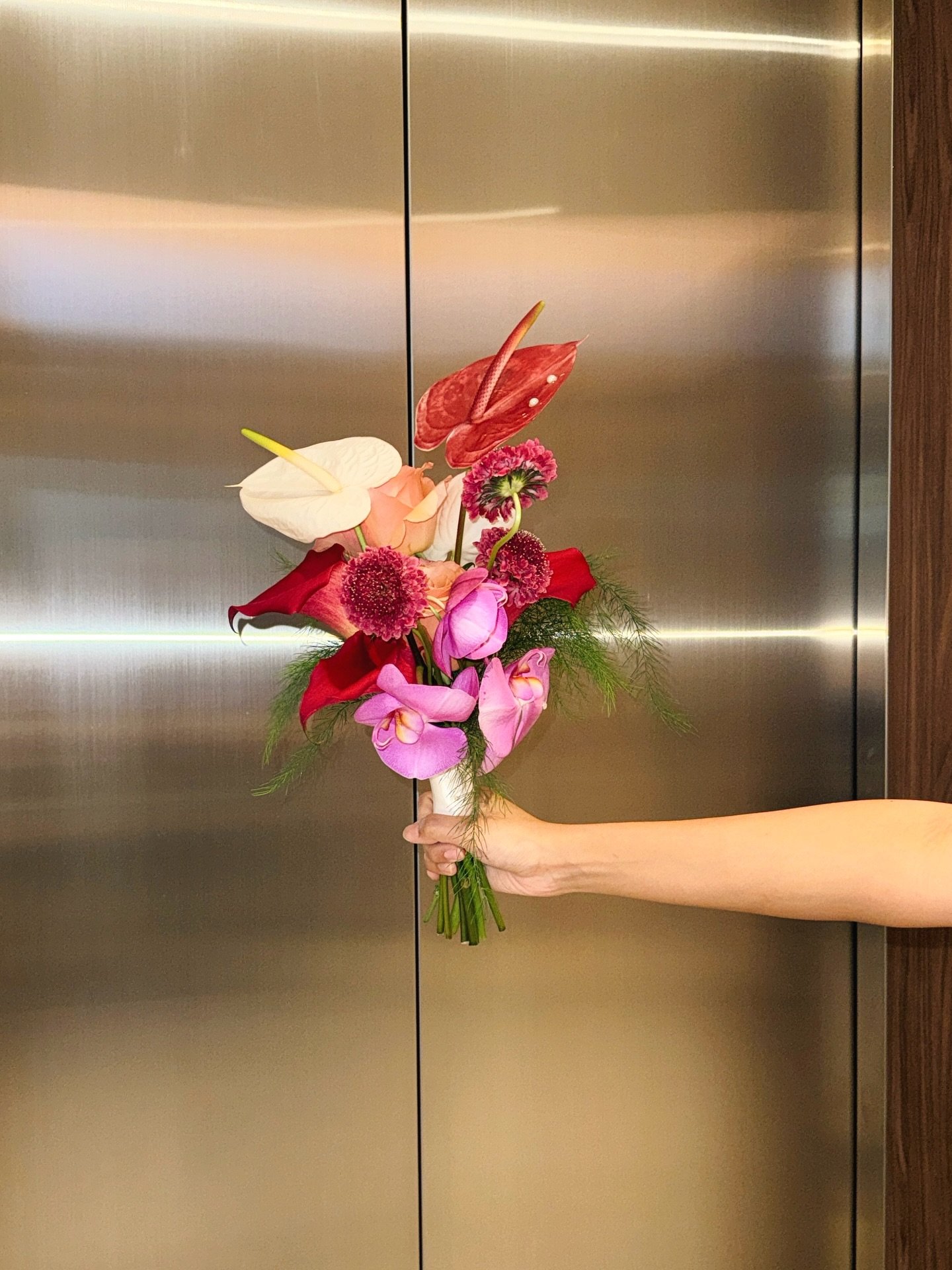 ANTHURIUMS | ORCHIDS | AMARANTH | CALLAS

THE SANWRAPS WAY