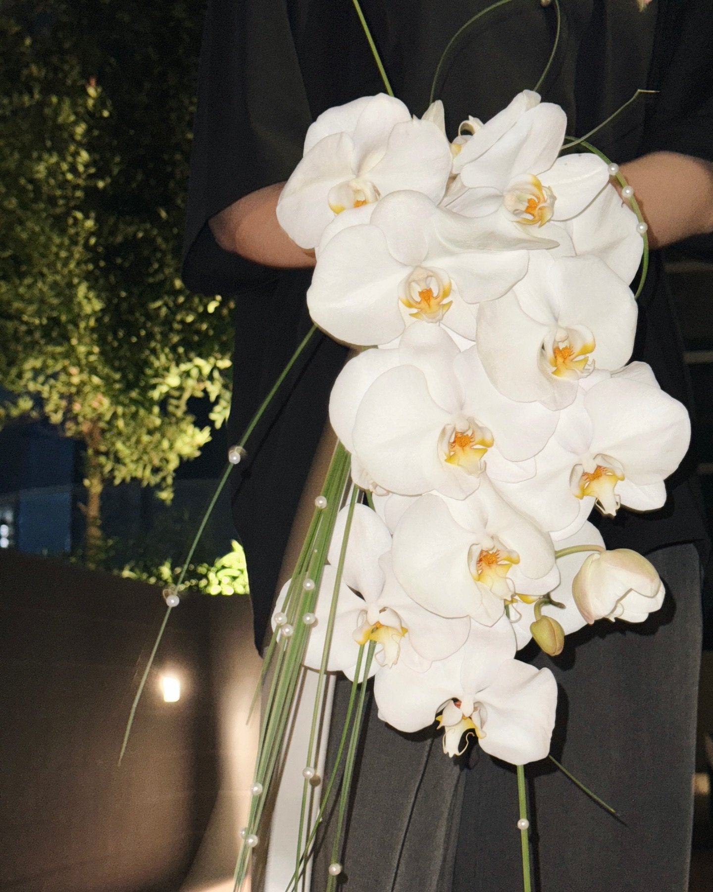 Different moods, same intention &mdash; timeless florals designed to feel deeply personal. 🤍

#sanwraps #bridalbouquets #weddingflowers #singaporebride #sgweddings