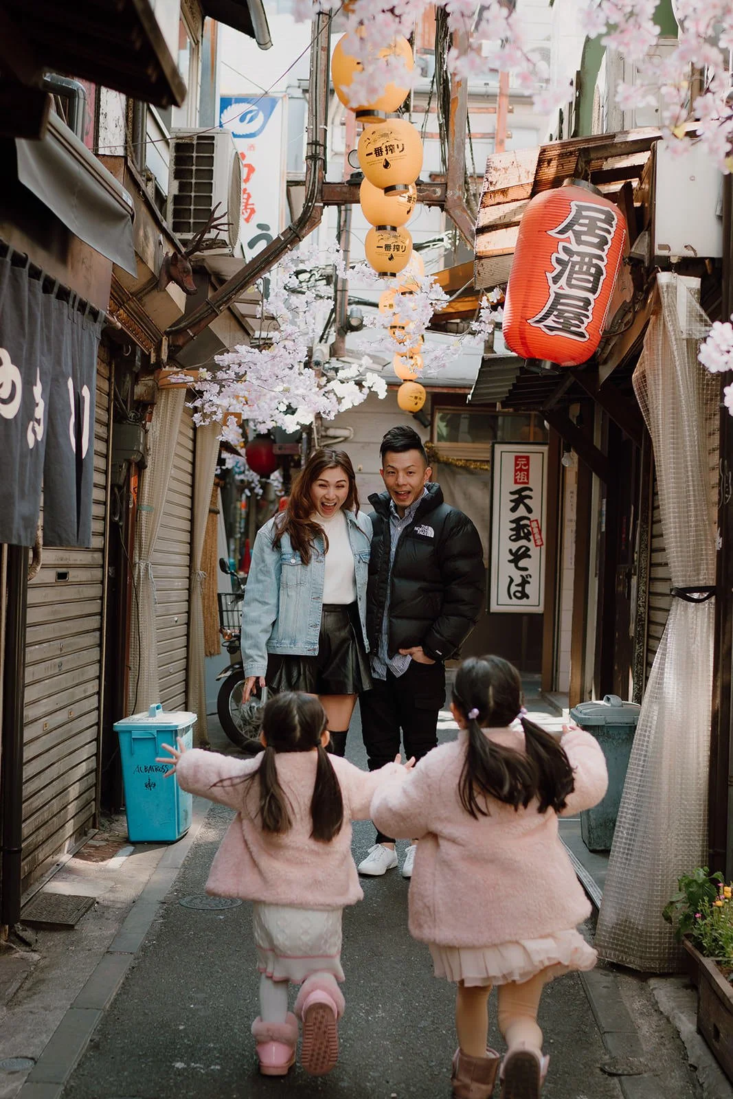 Family photoshoot in Shinjuku by Photo My Tokyo
