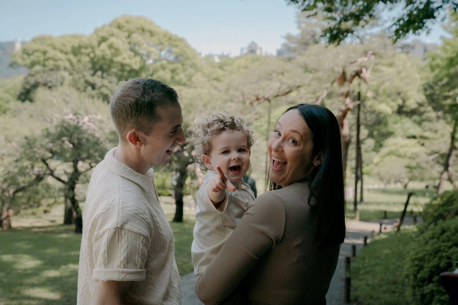 Japanese garden family photoshoot in Tokyo summer