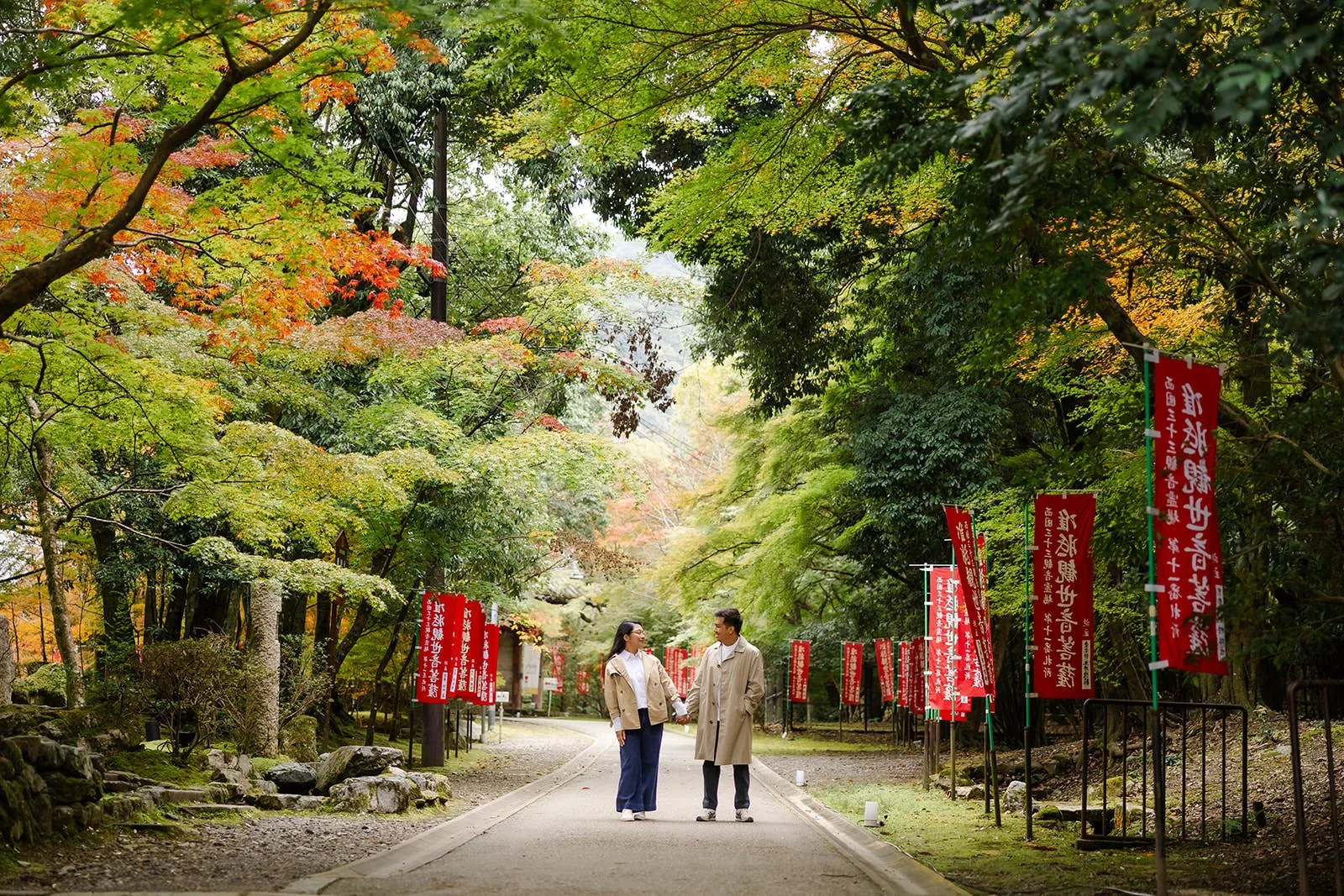 Couple photoshoot Kyoto temple autumn