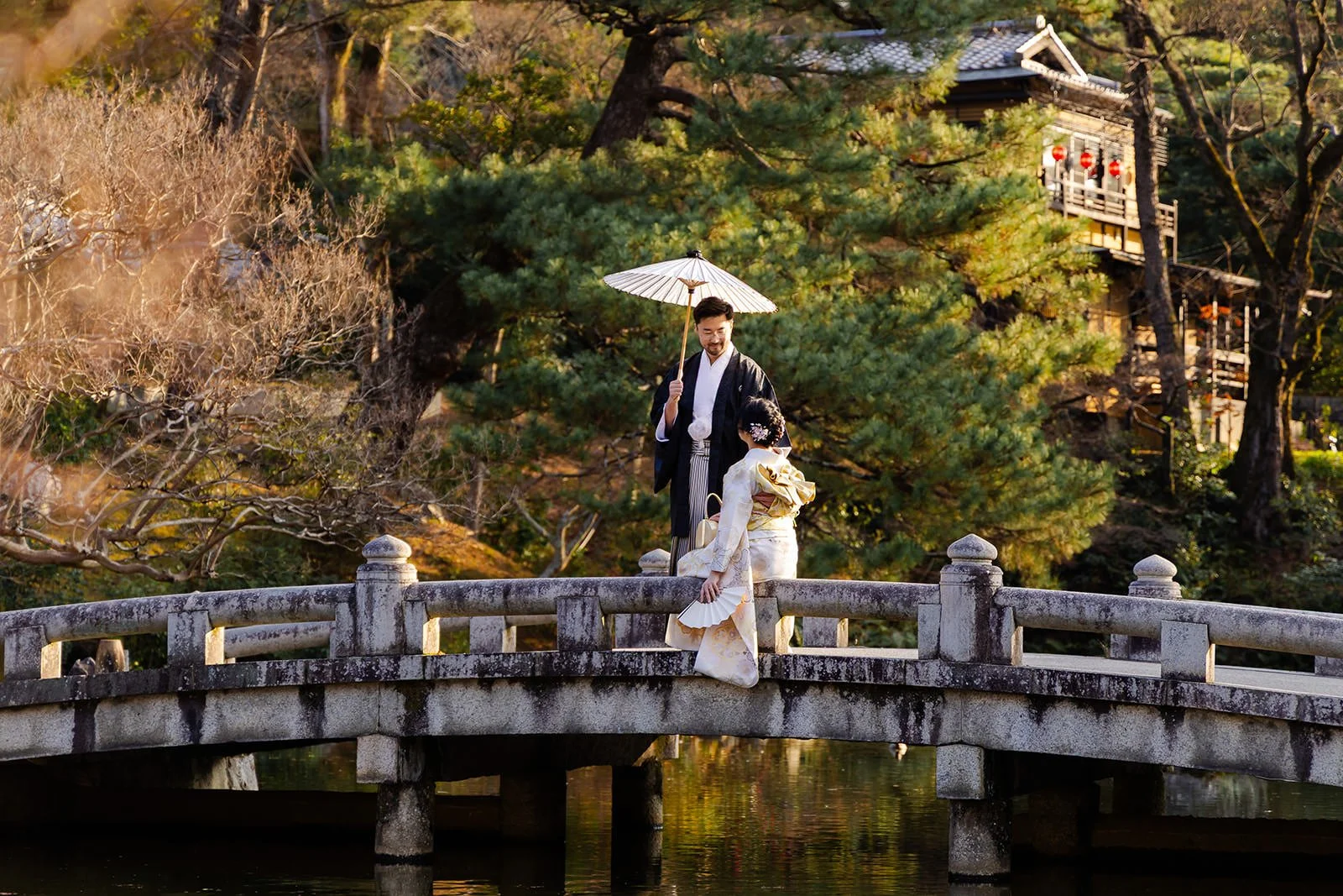 Couples in kimono for photoshoot in Kyoto garden