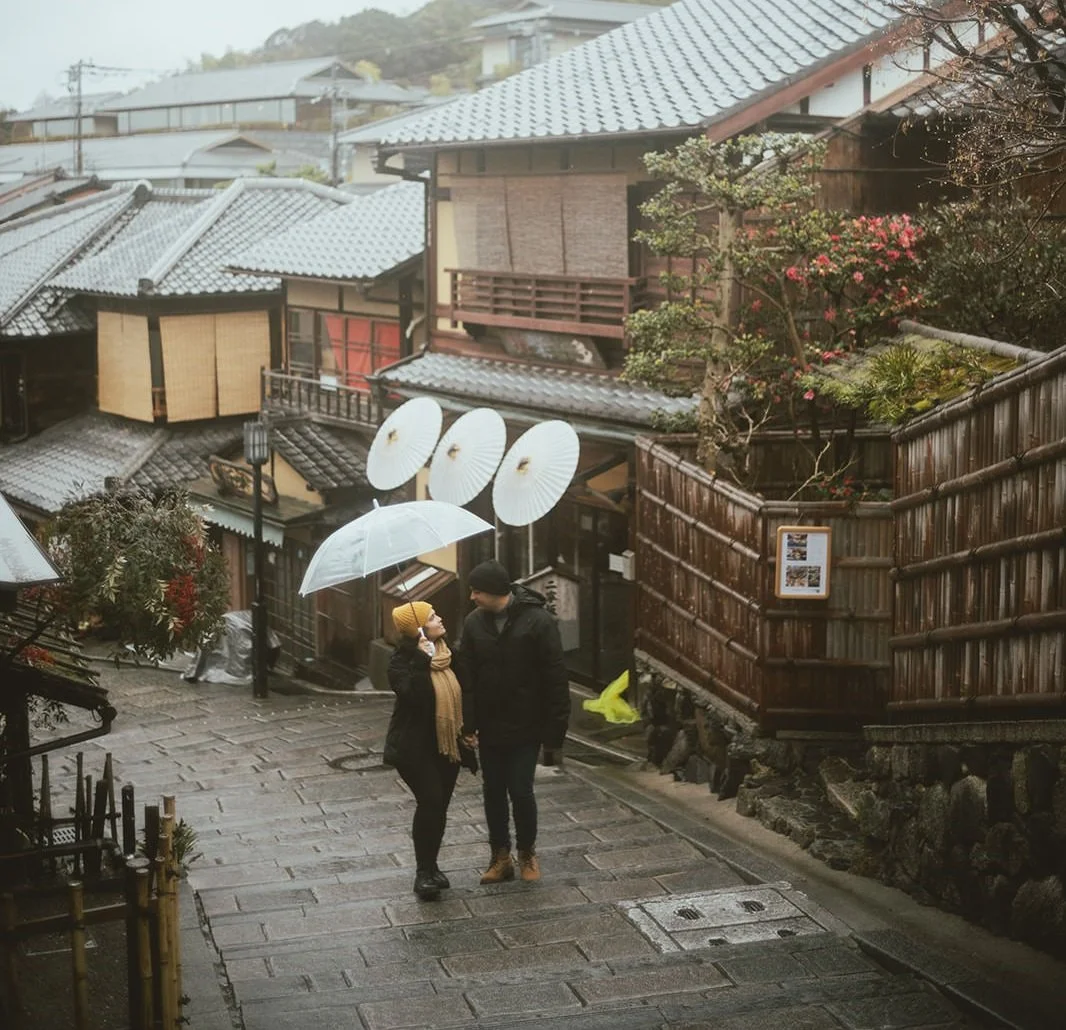 Couples photoshoot in Kyoto in the rain