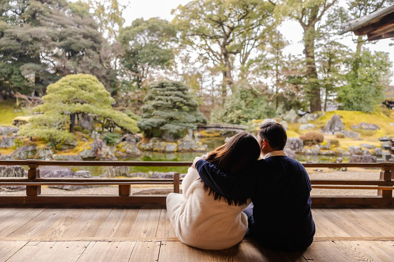 Pre-wedding photoshoot in a Kyoto garden